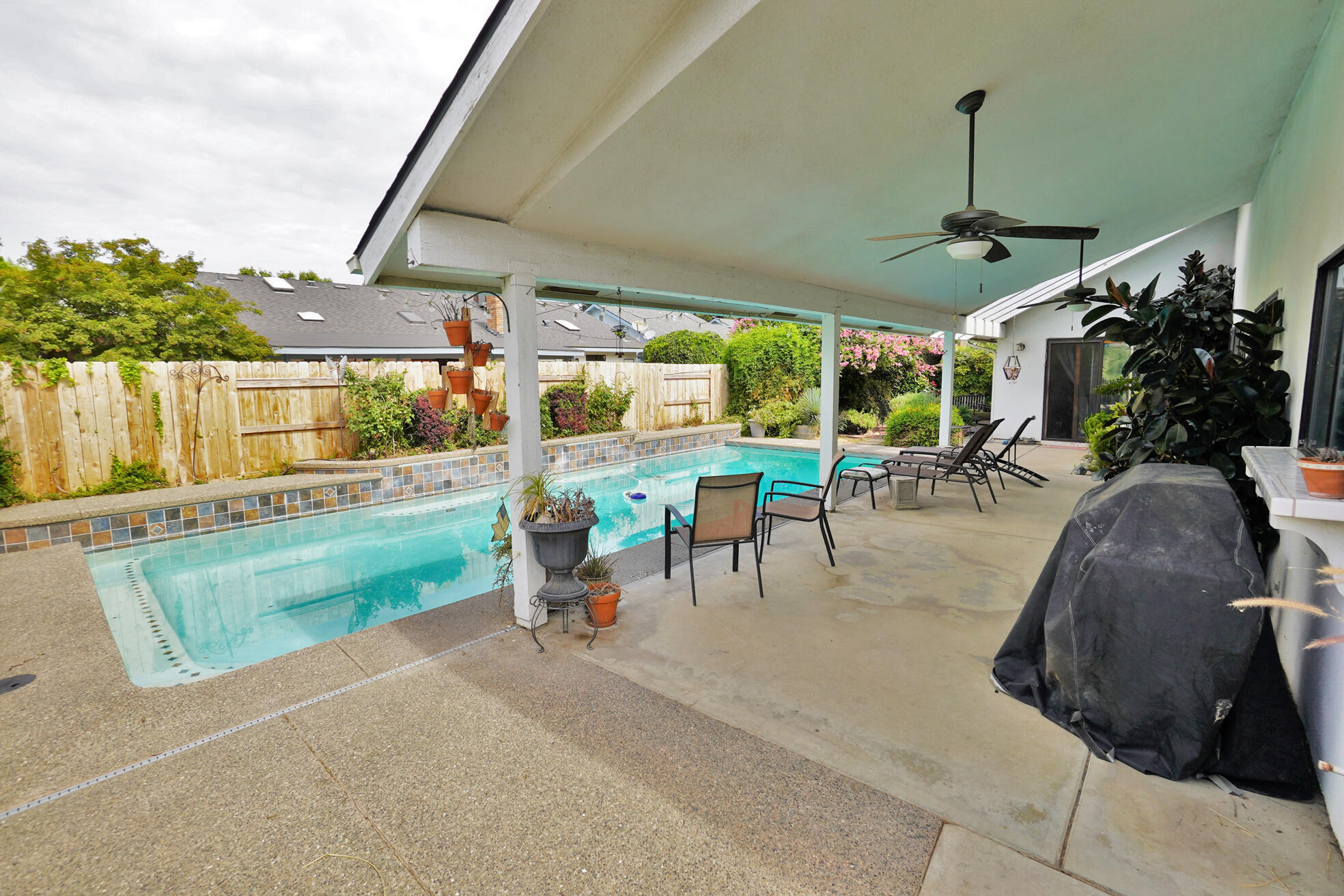 1105 N Cindy St, Visalia, CA 93291