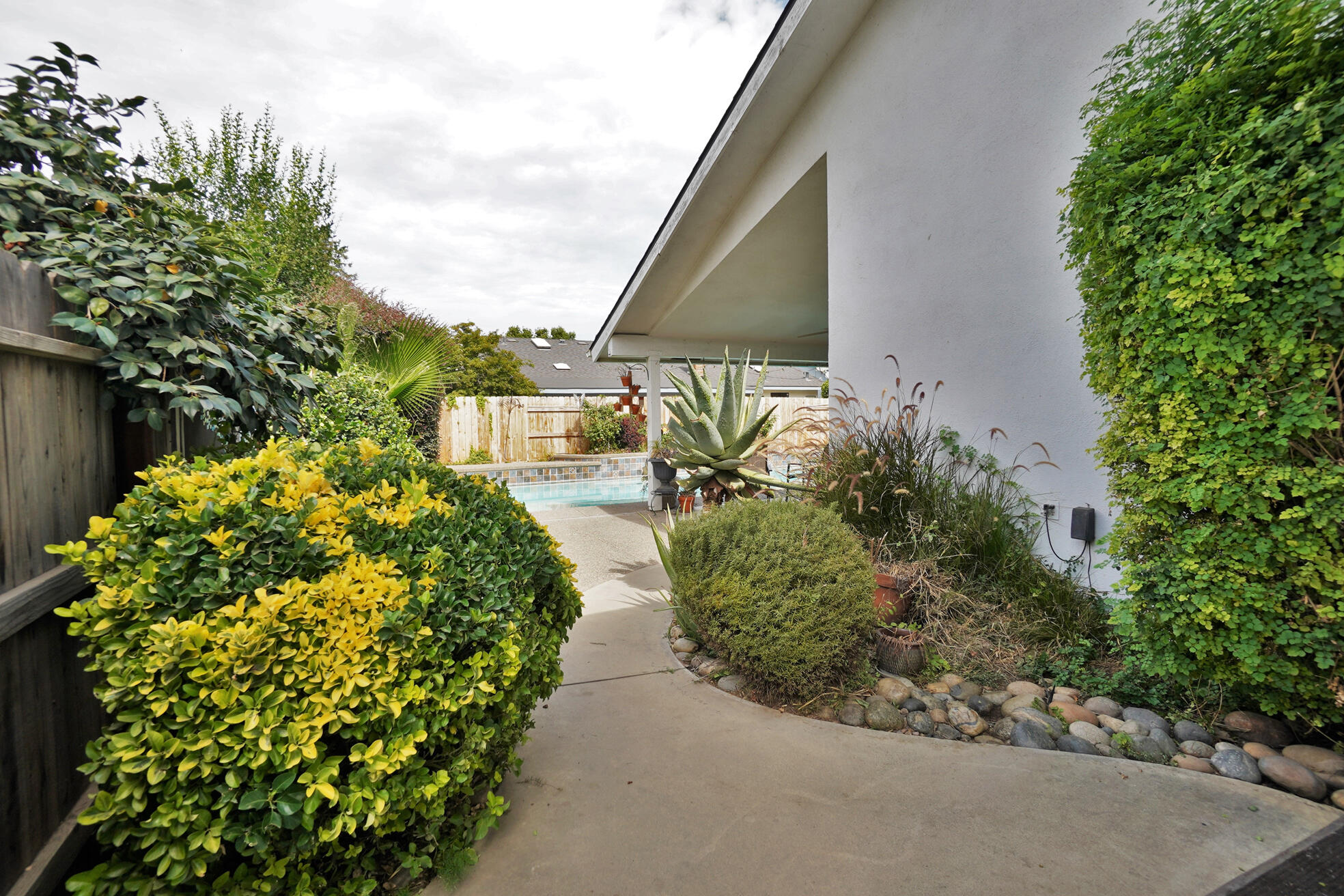 1105 N Cindy St, Visalia, CA 93291
