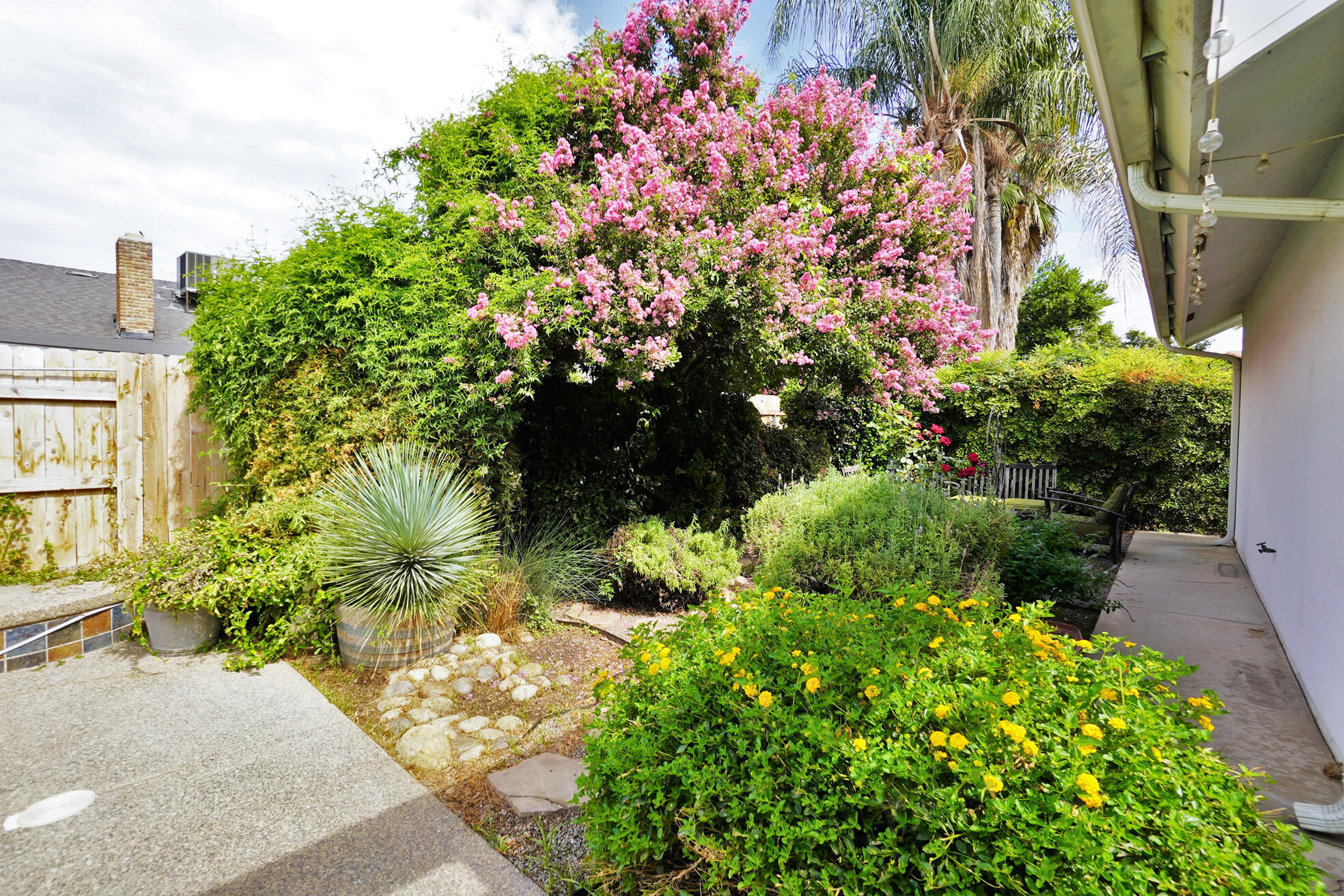 1105 N Cindy St, Visalia, CA 93291