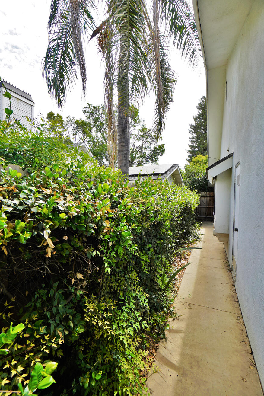 1105 N Cindy St, Visalia, CA 93291