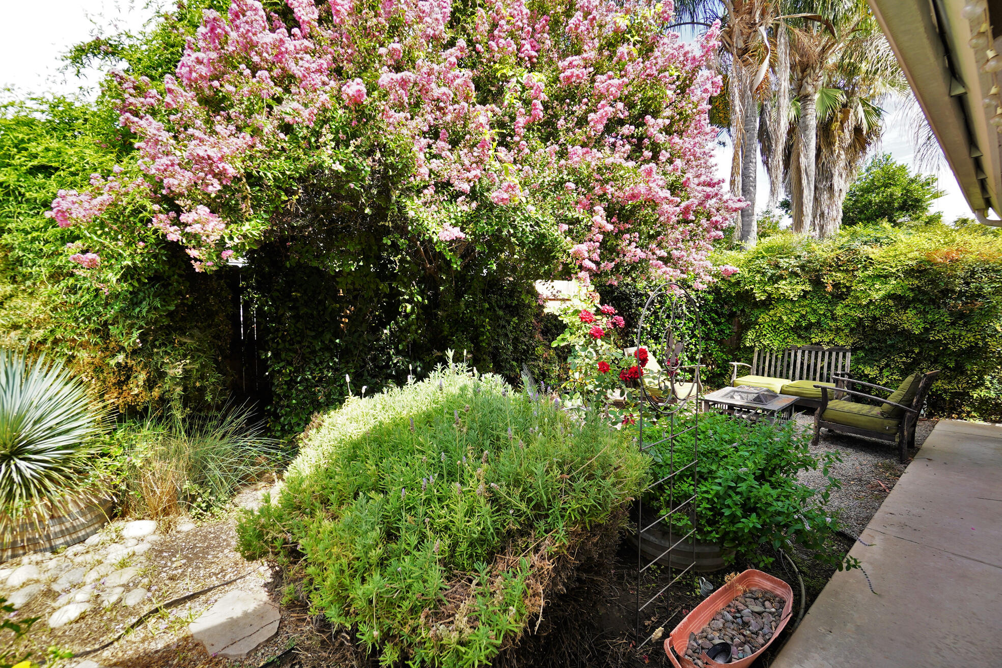 1105 N Cindy St, Visalia, CA 93291