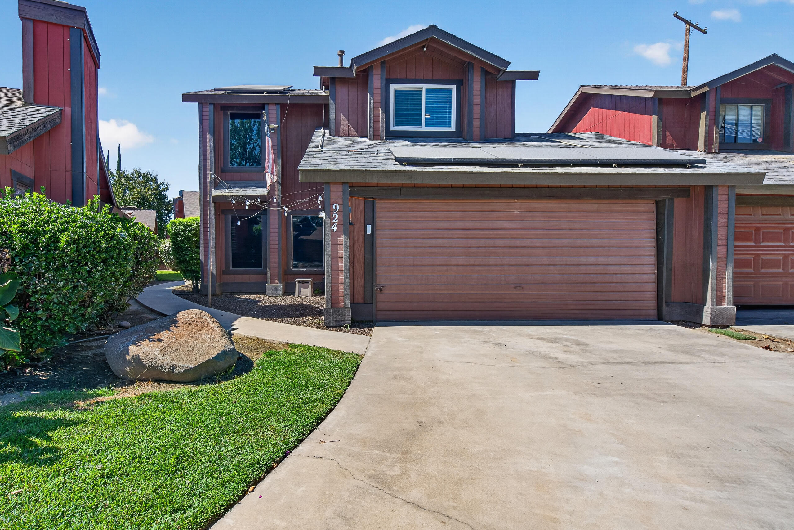 924 E Oakridge Ave, Visalia, CA 93292