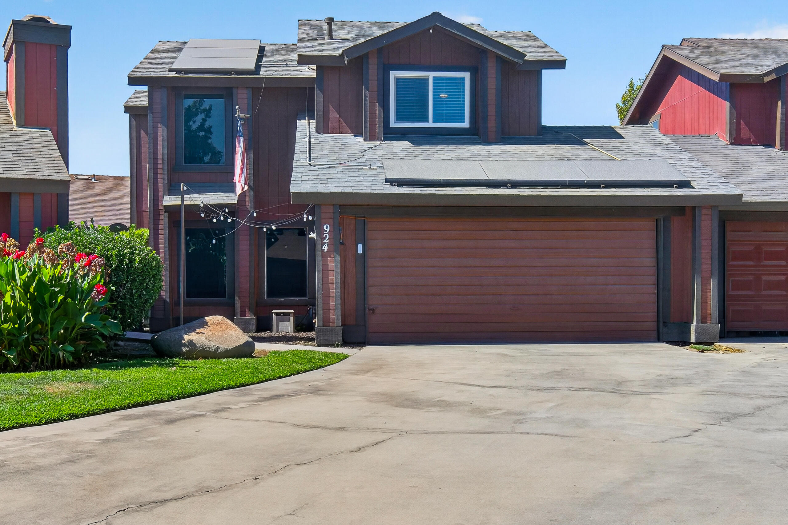 924 E Oakridge Ave, Visalia, CA 93292
