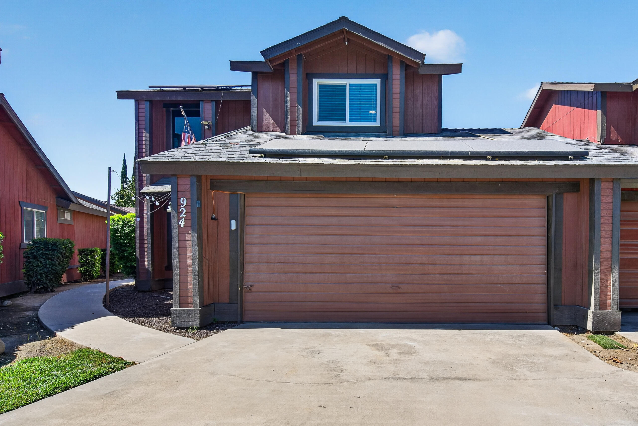 924 E Oakridge Ave, Visalia, CA 93292