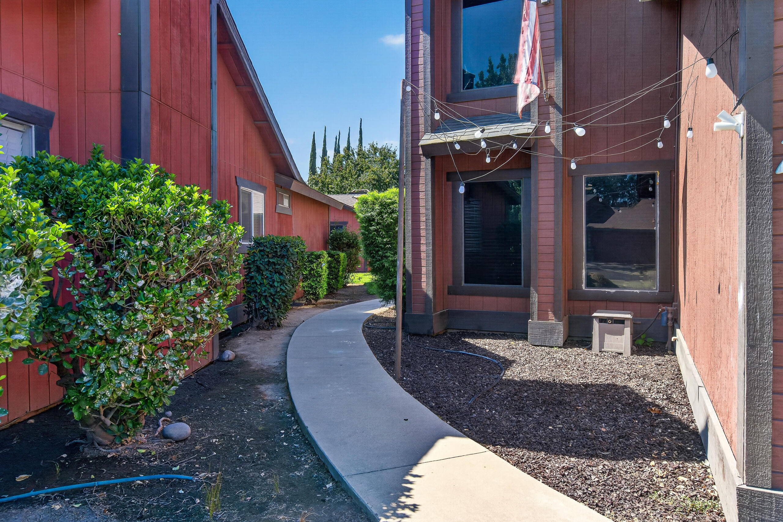 924 E Oakridge Ave, Visalia, CA 93292