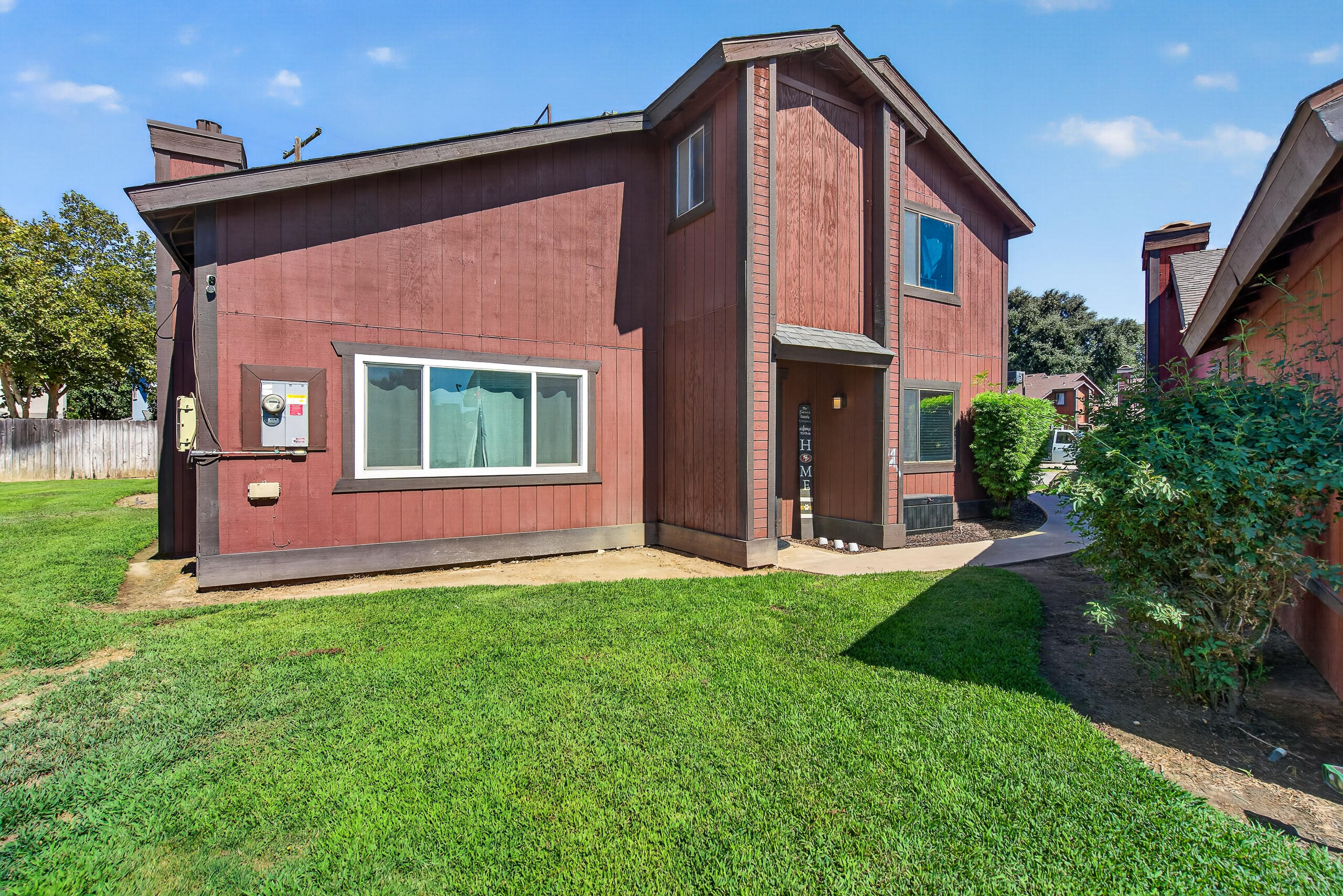 924 E Oakridge Ave, Visalia, CA 93292