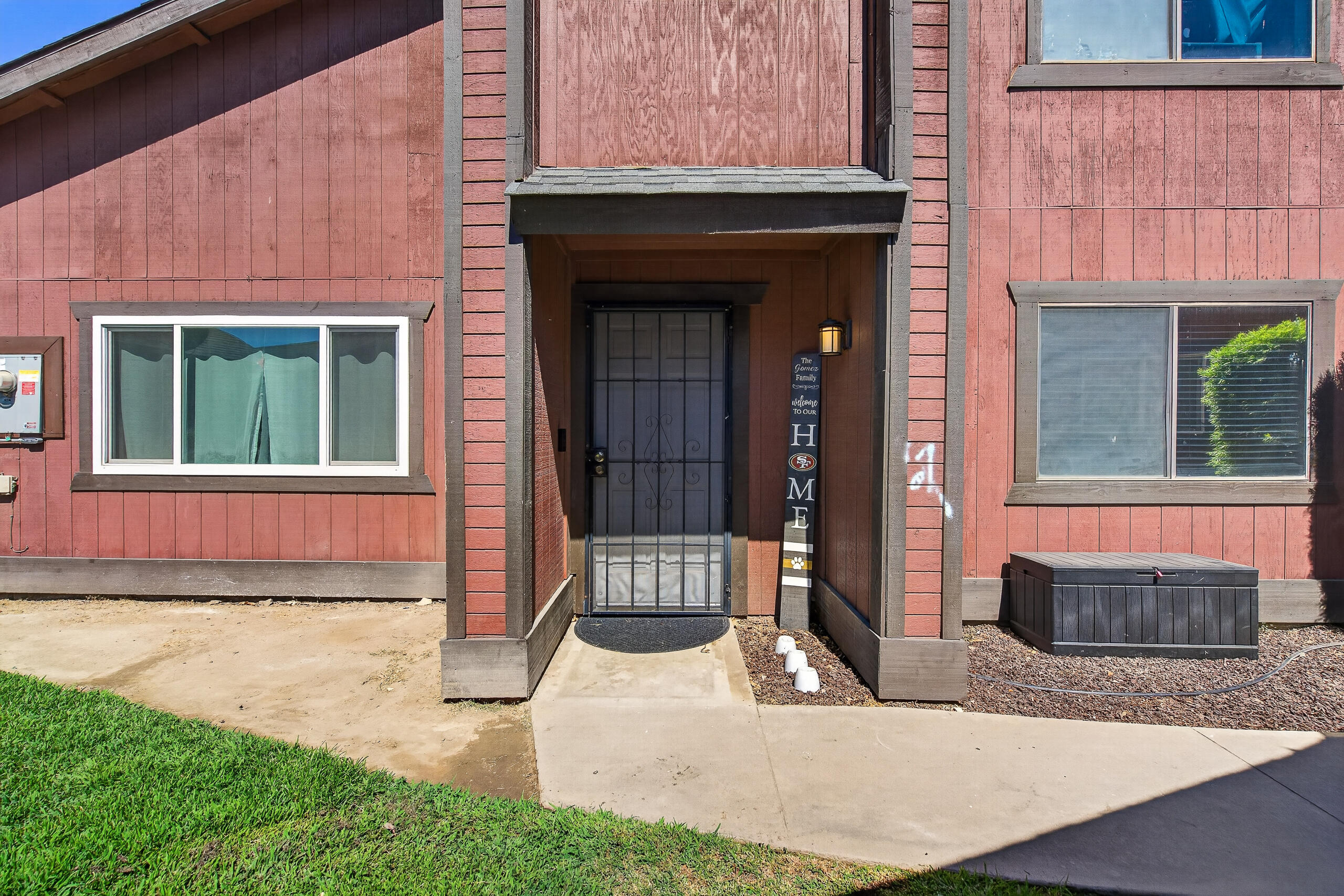 924 E Oakridge Ave, Visalia, CA 93292