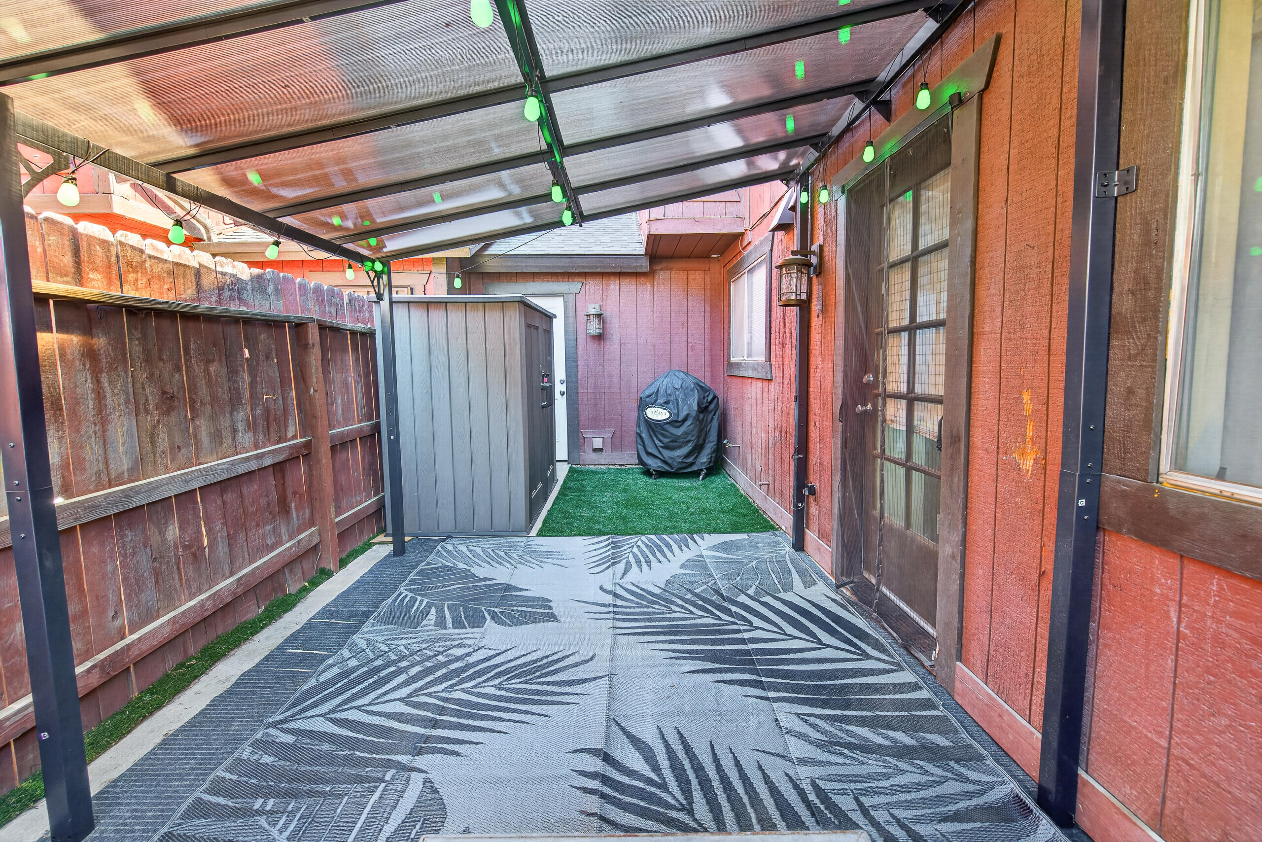 924 E Oakridge Ave, Visalia, CA 93292