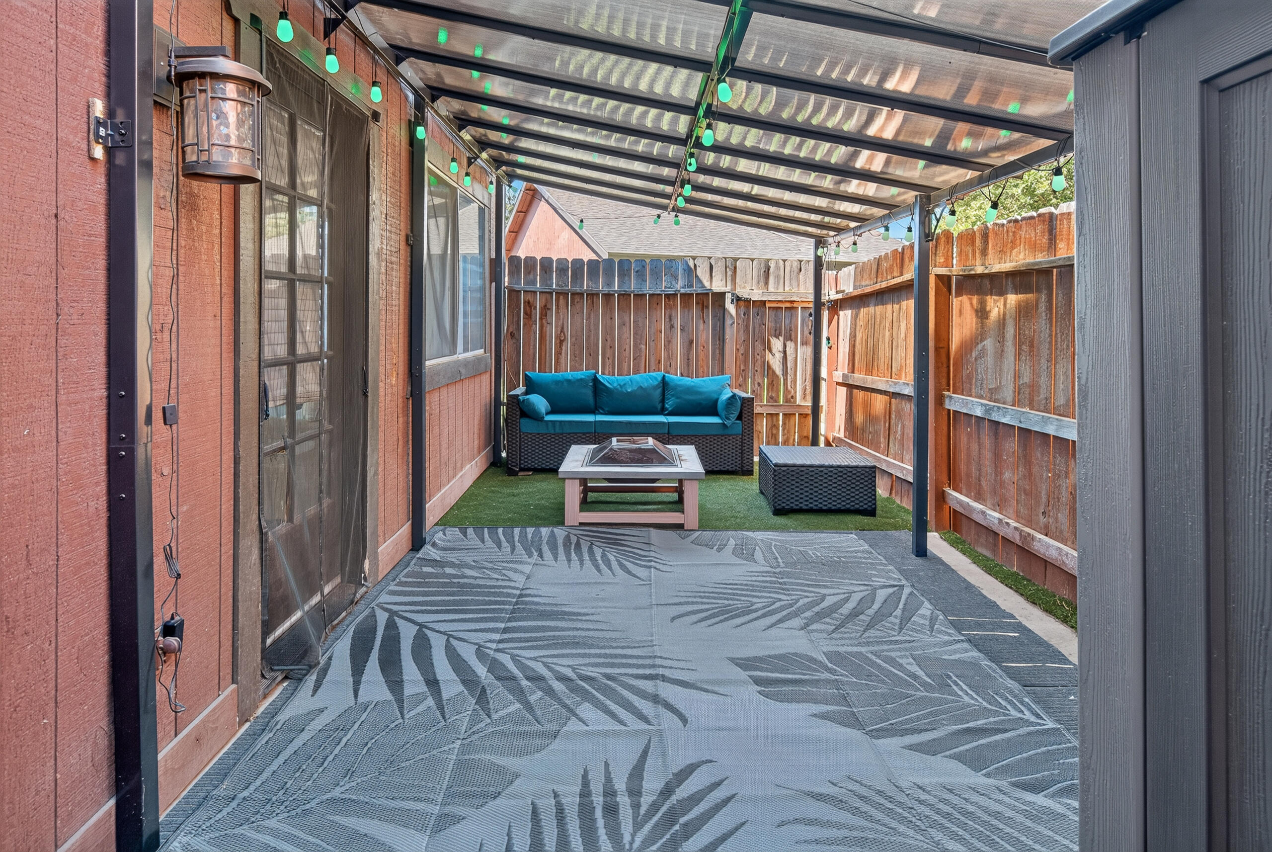924 E Oakridge Ave, Visalia, CA 93292