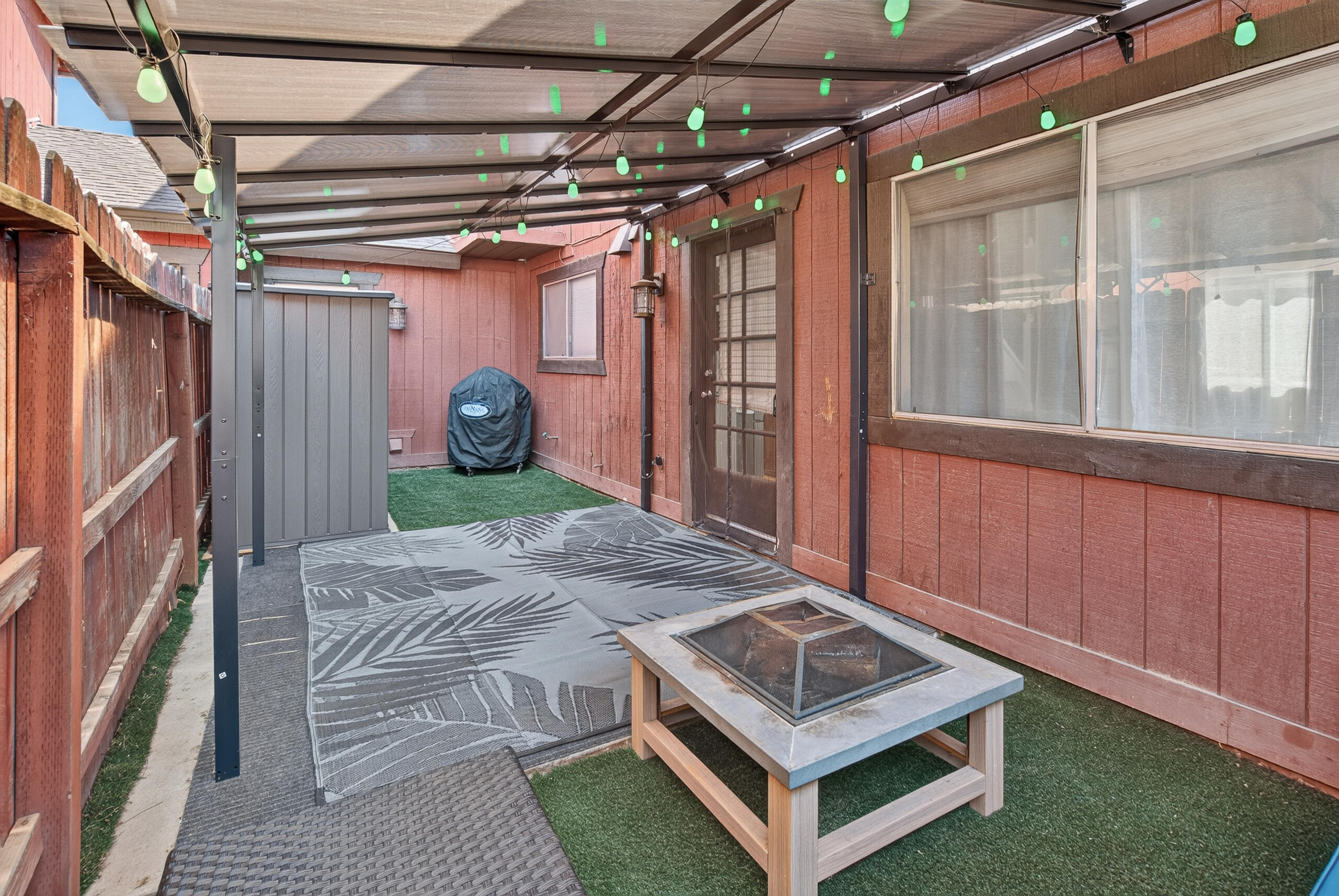 924 E Oakridge Ave, Visalia, CA 93292