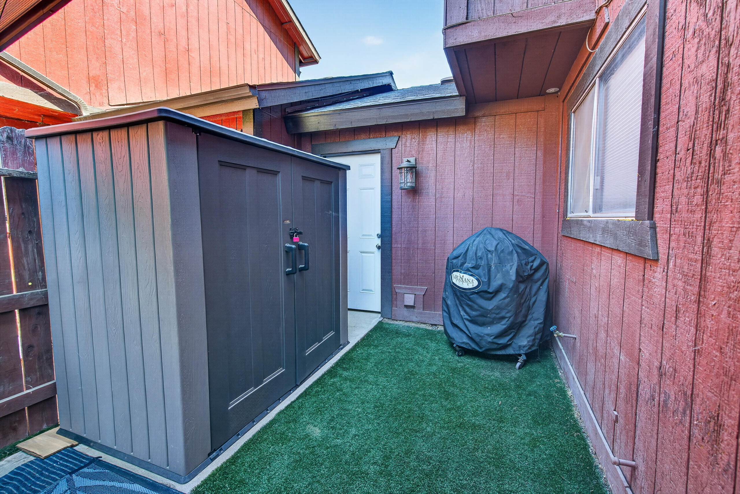 924 E Oakridge Ave, Visalia, CA 93292