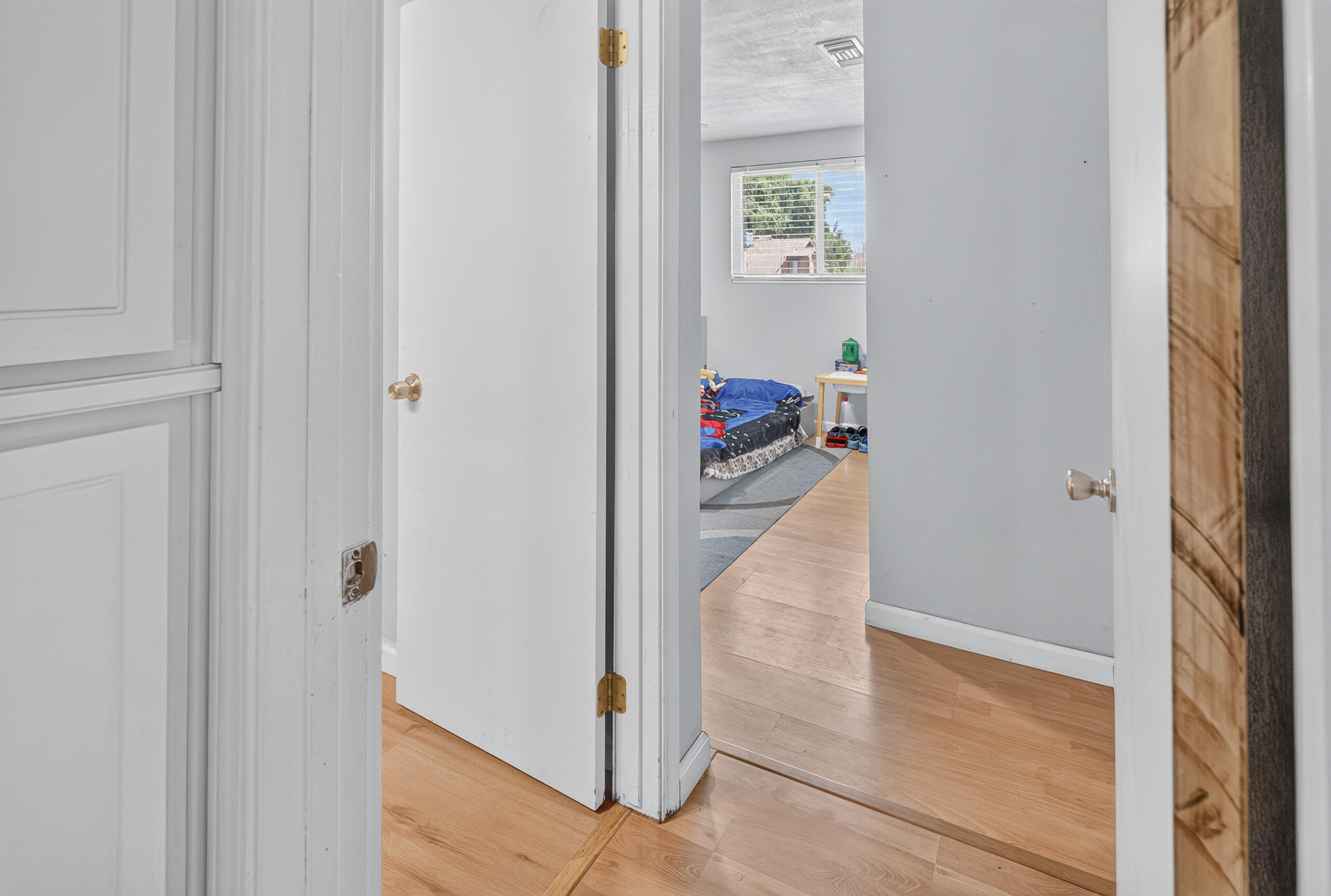 924 E Oakridge Ave, Visalia, CA 93292