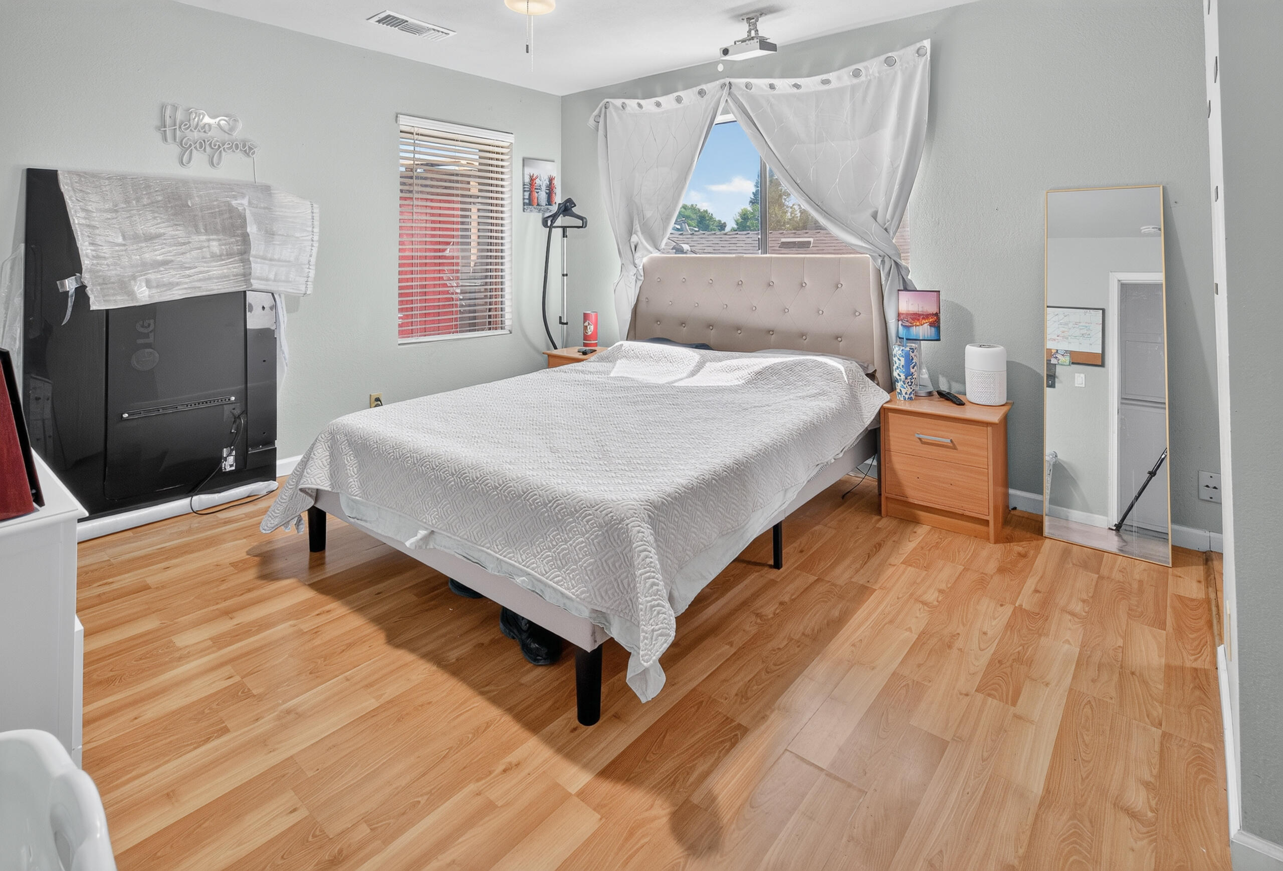924 E Oakridge Ave, Visalia, CA 93292
