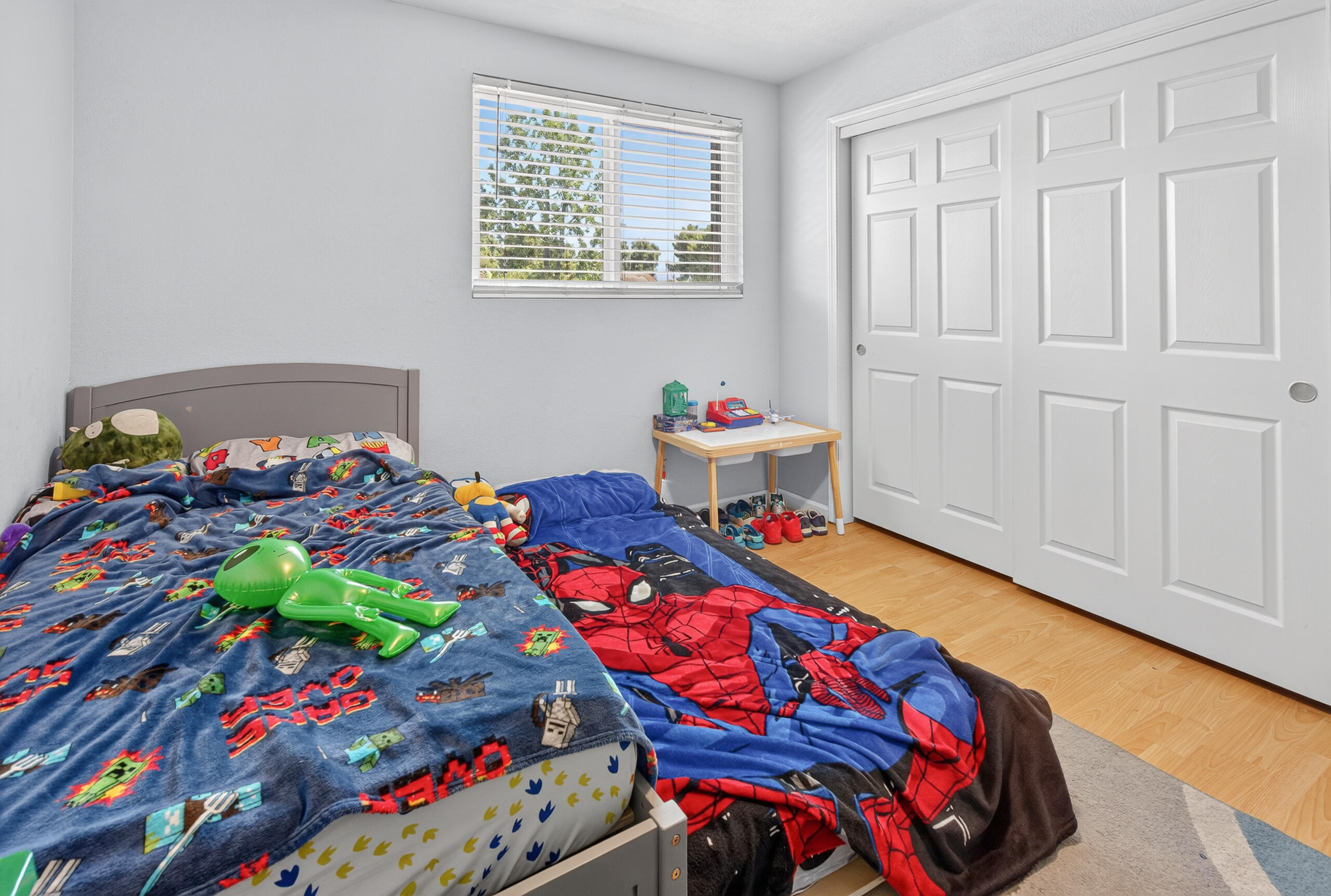 924 E Oakridge Ave, Visalia, CA 93292