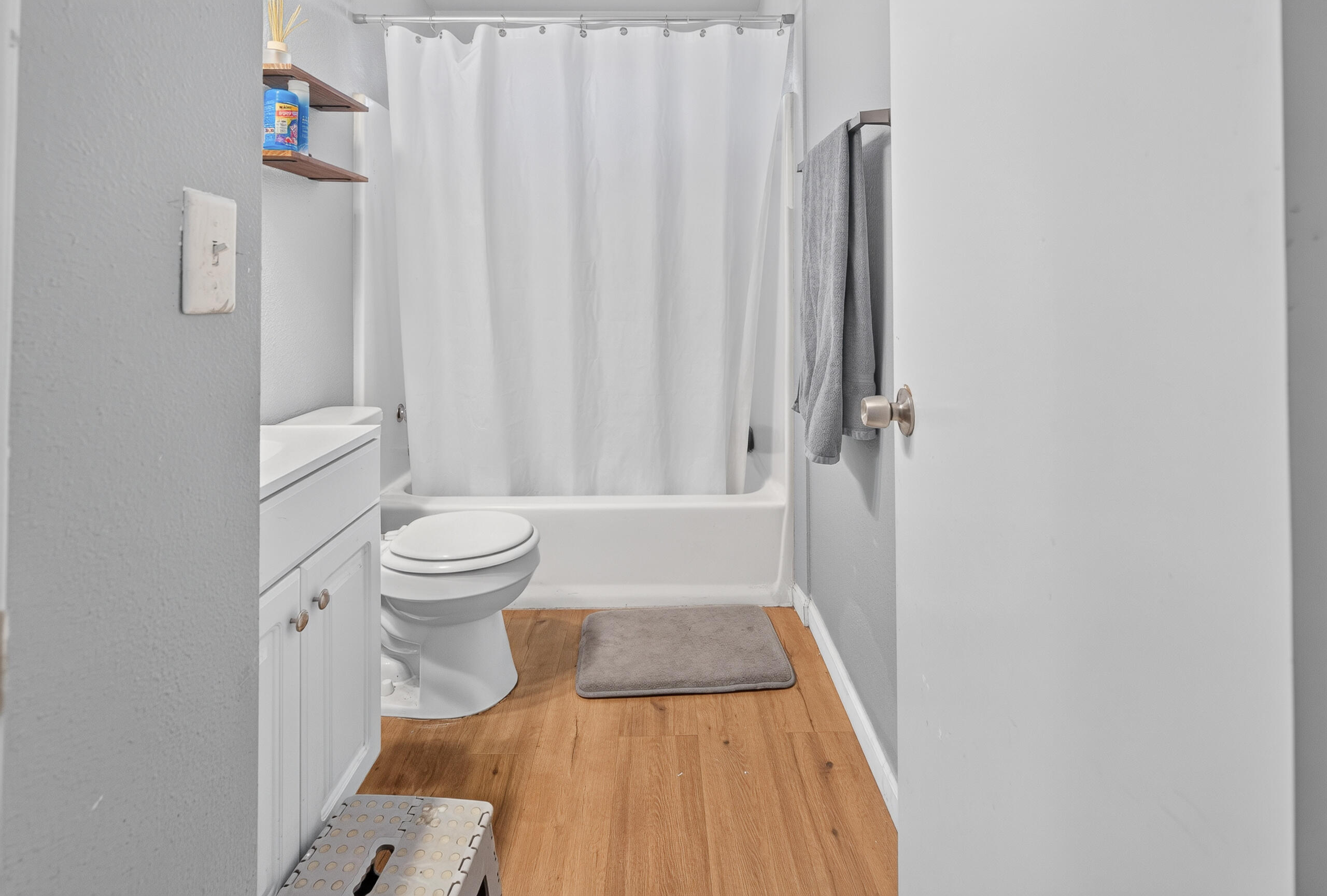 924 E Oakridge Ave, Visalia, CA 93292