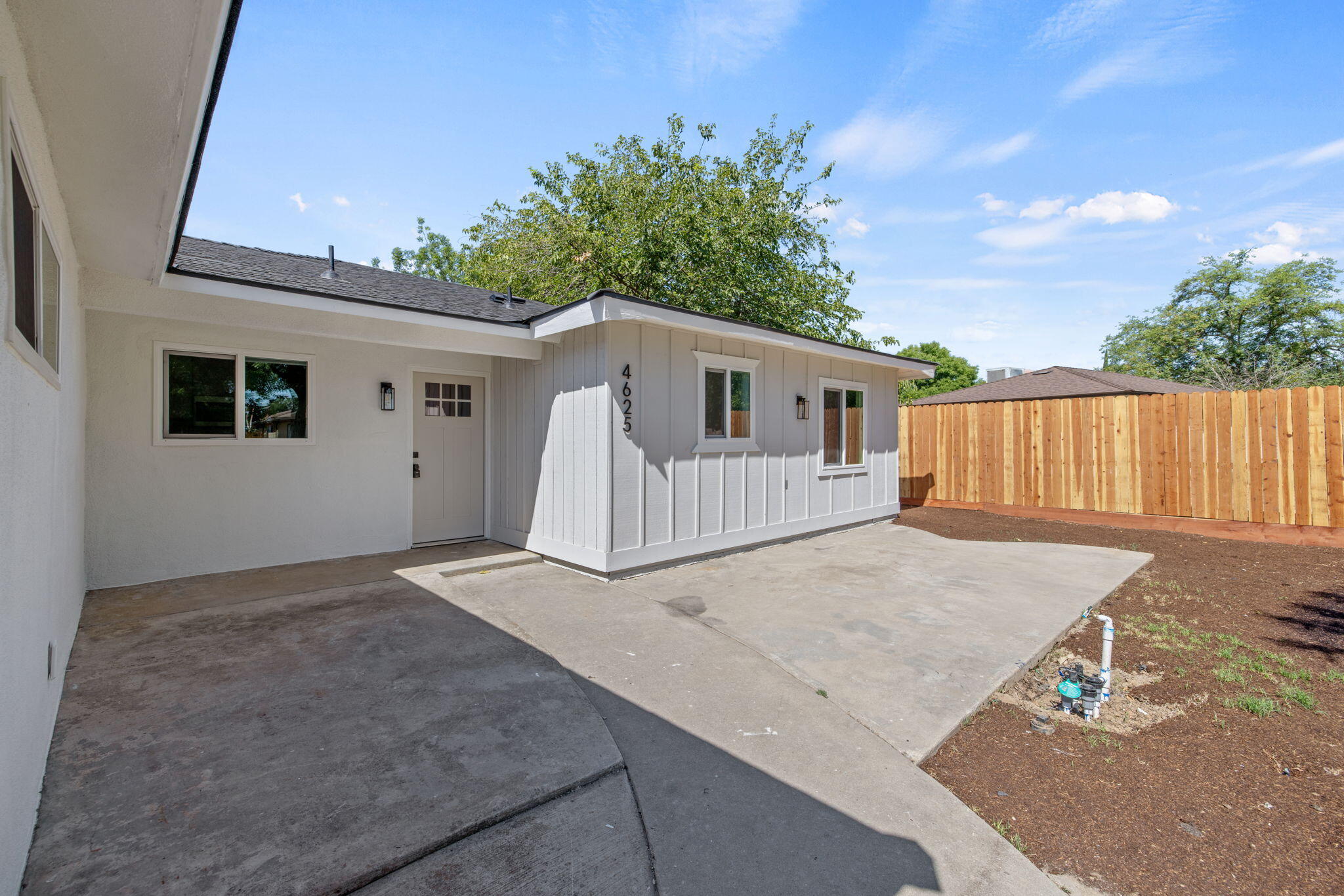 4625 N Holt Ave, Fresno, CA 93705
