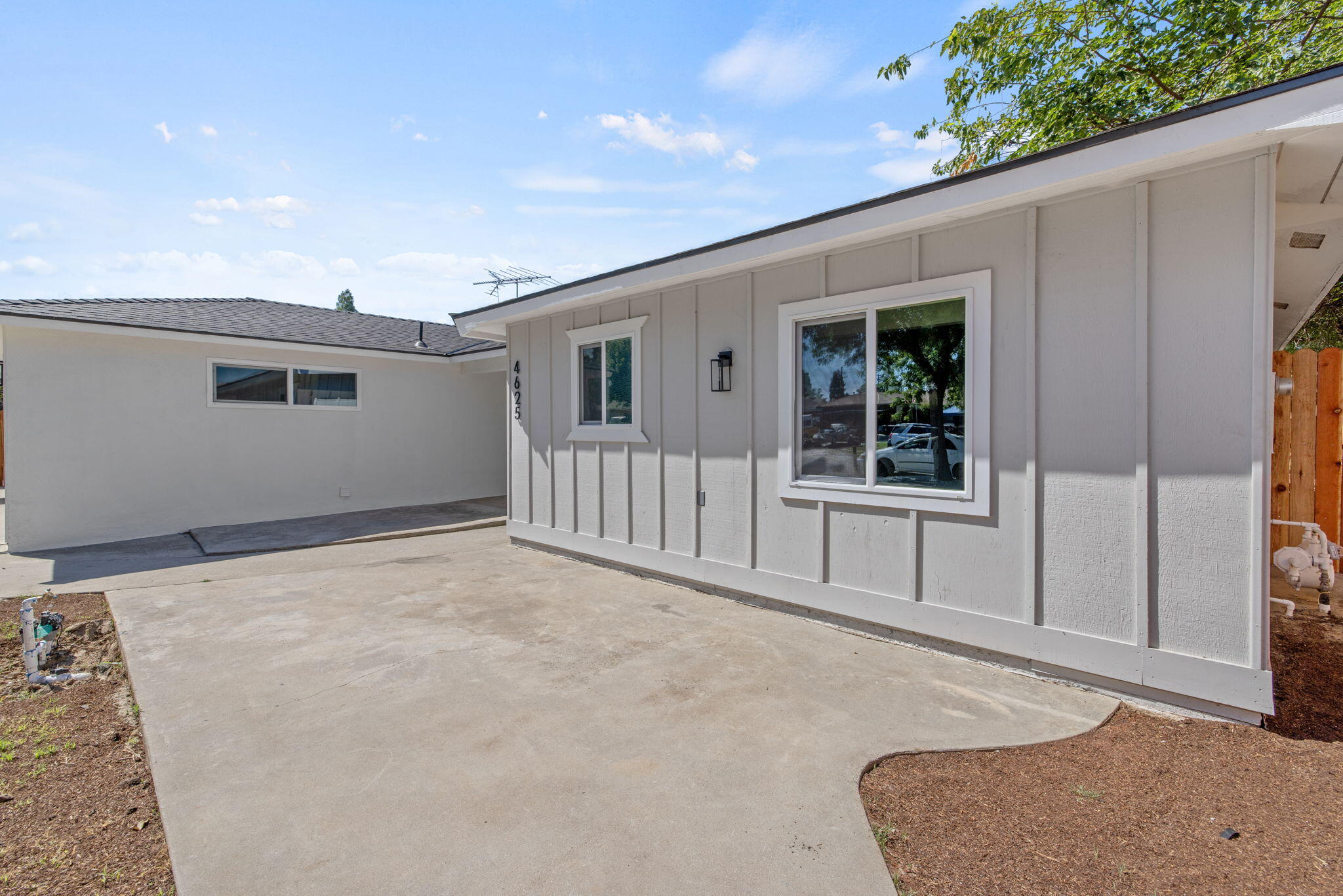 4625 N Holt Ave, Fresno, CA 93705
