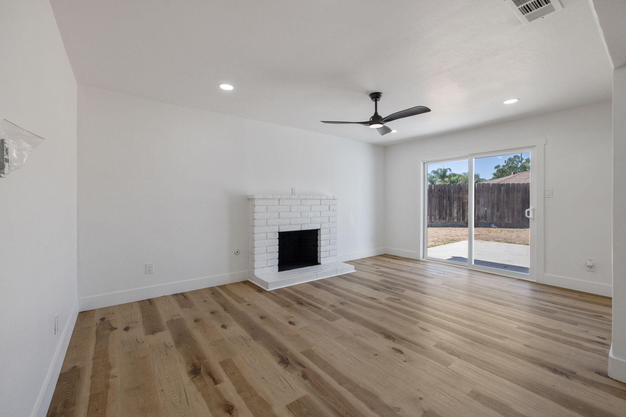 4625 N Holt Ave, Fresno, CA 93705