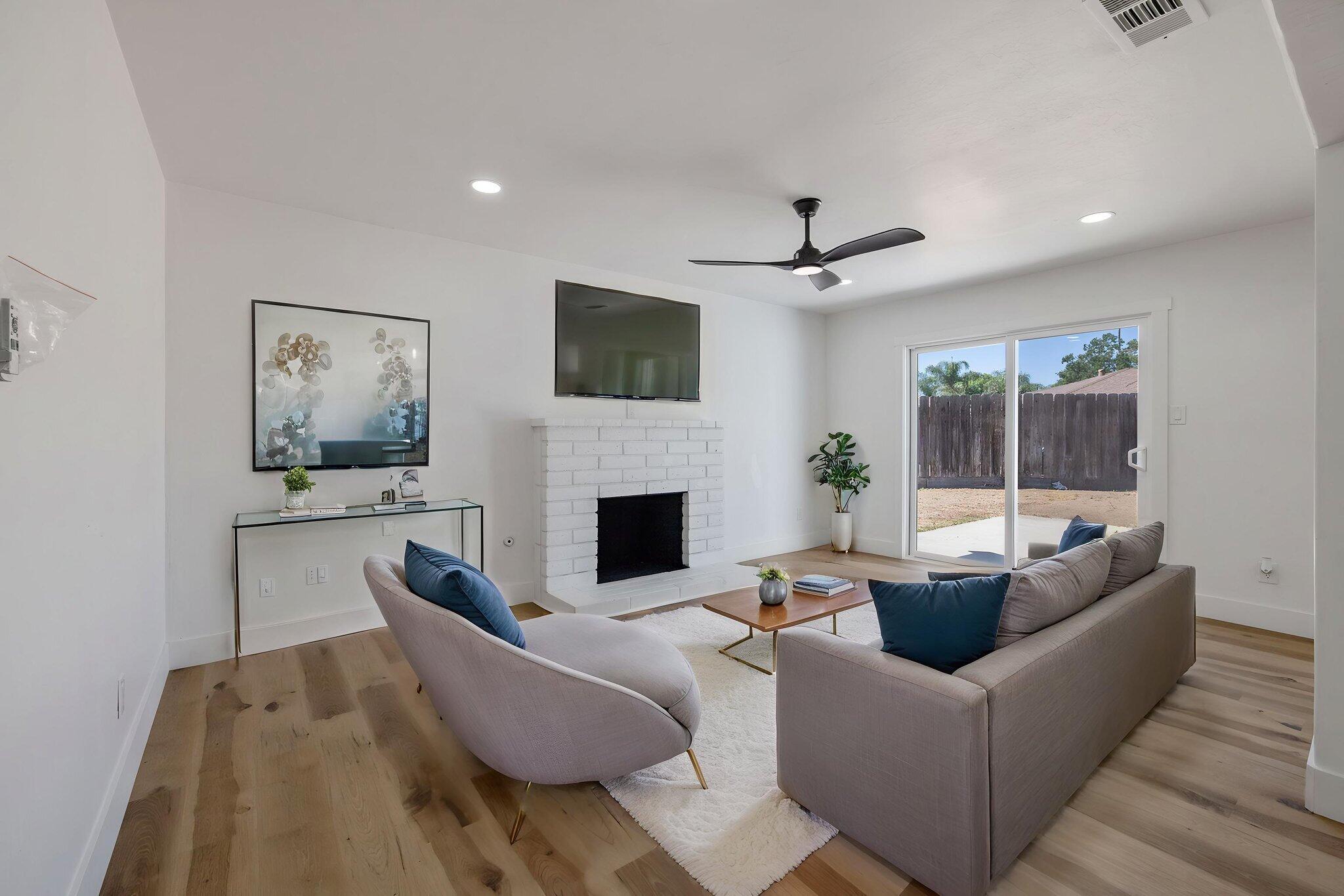4625 N Holt Ave, Fresno, CA 93705