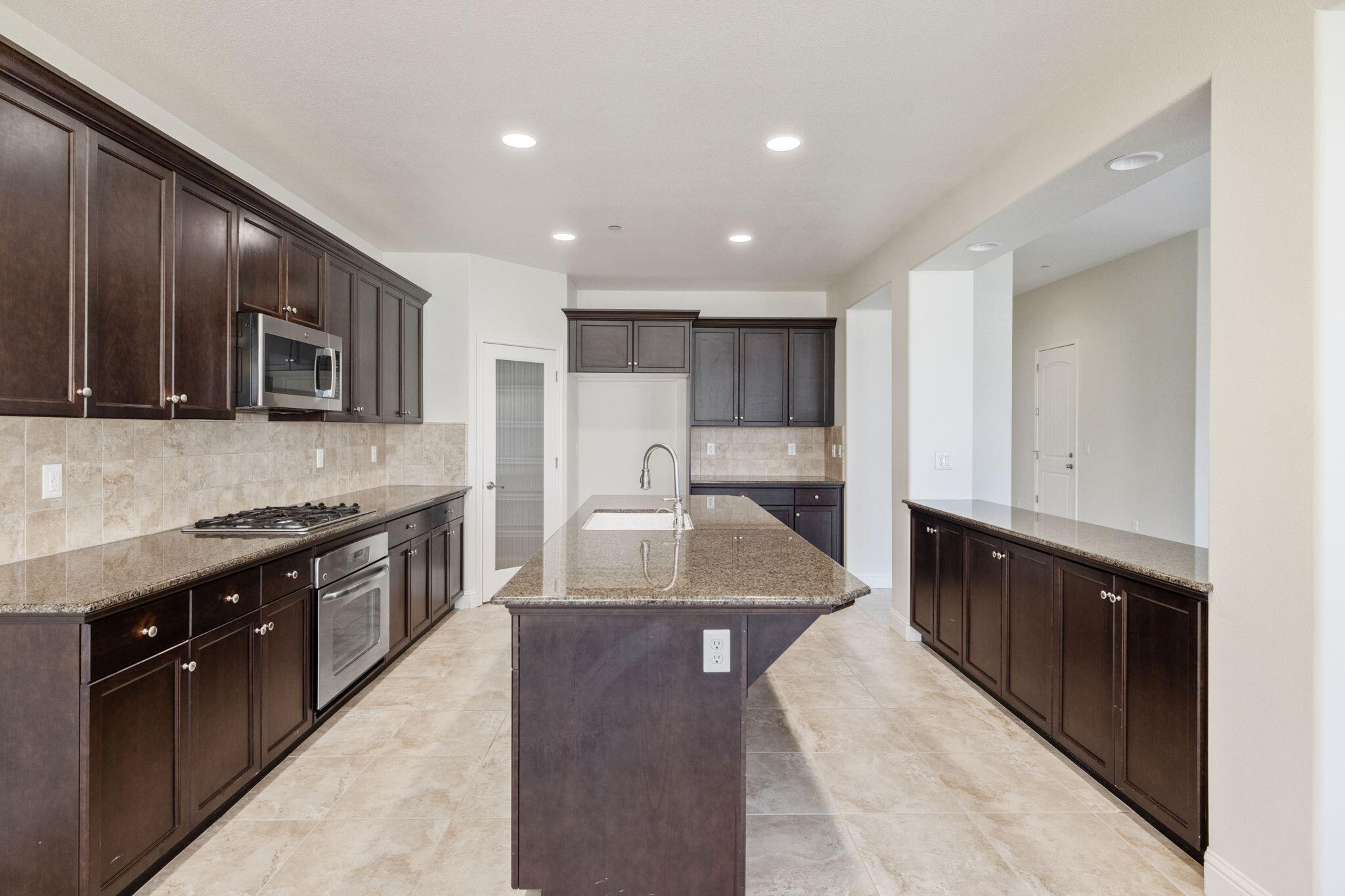 3825 Chessa Ln, Clovis, CA 93619