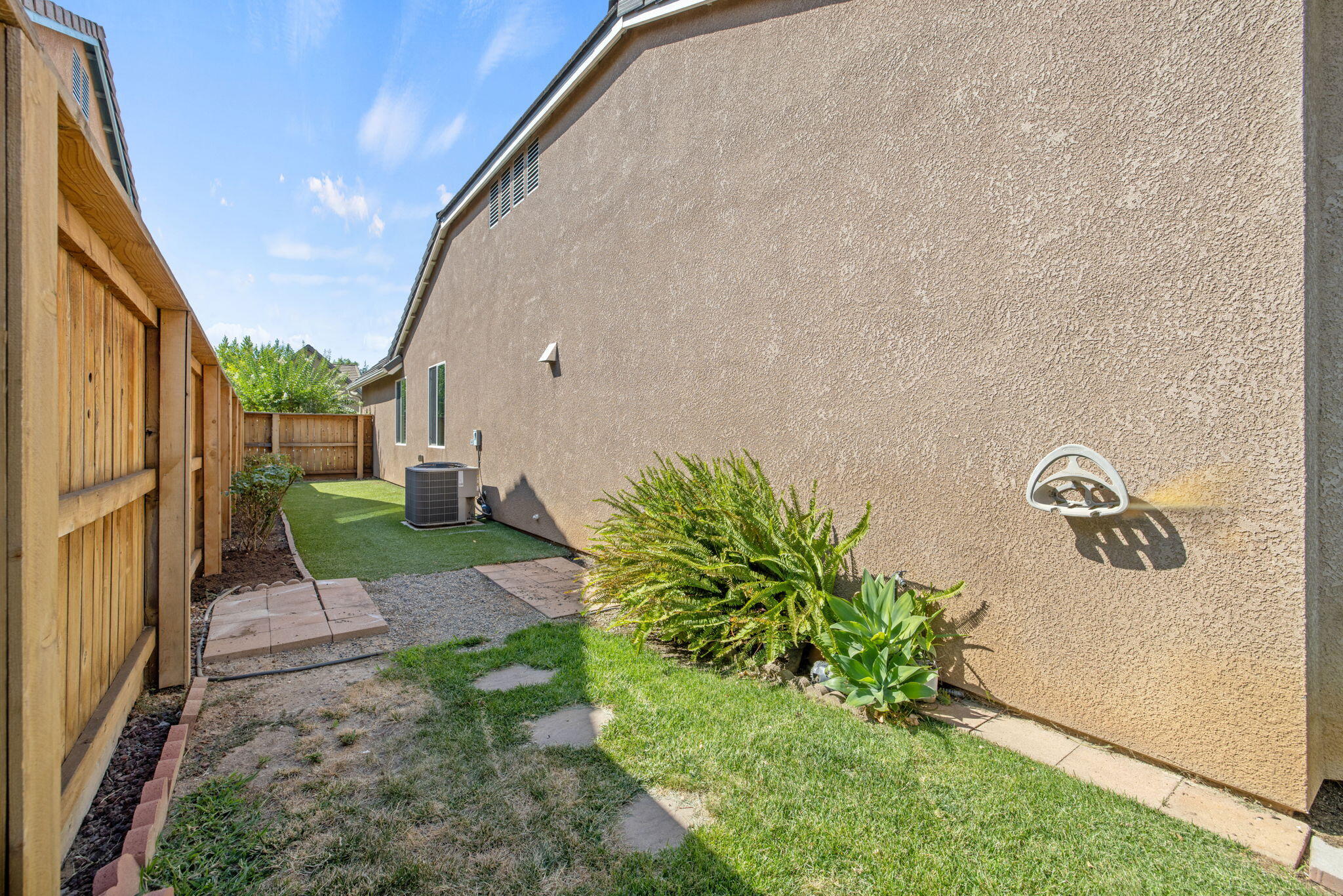 3825 Chessa Ln, Clovis, CA 93619