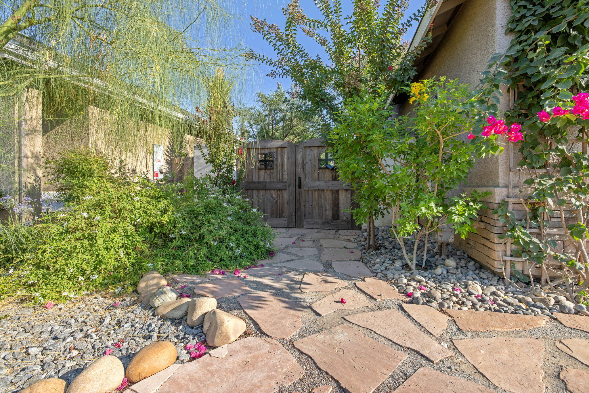 517 Yokut Ct, Woodlake, CA 93286