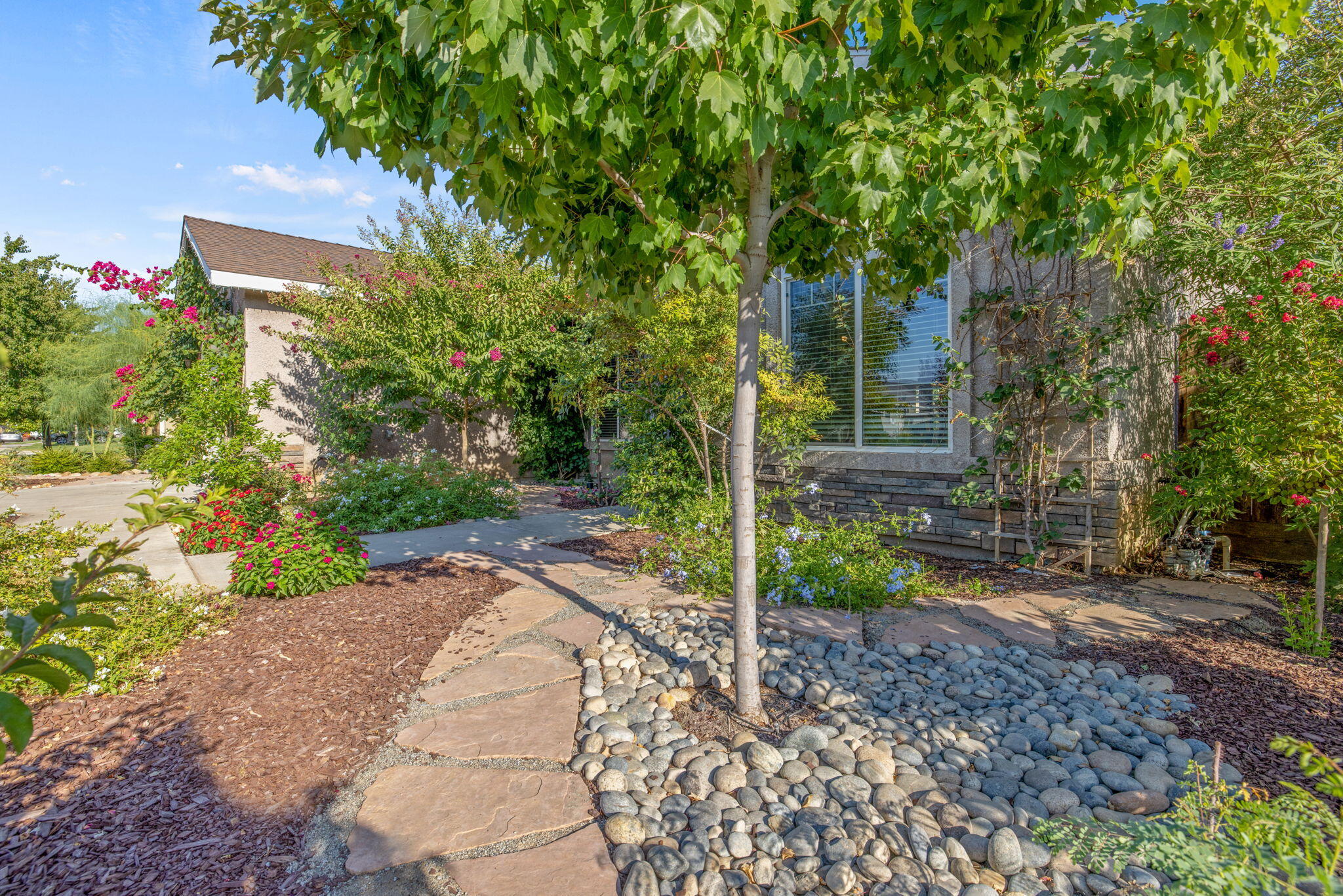 517 Yokut Ct, Woodlake, CA 93286