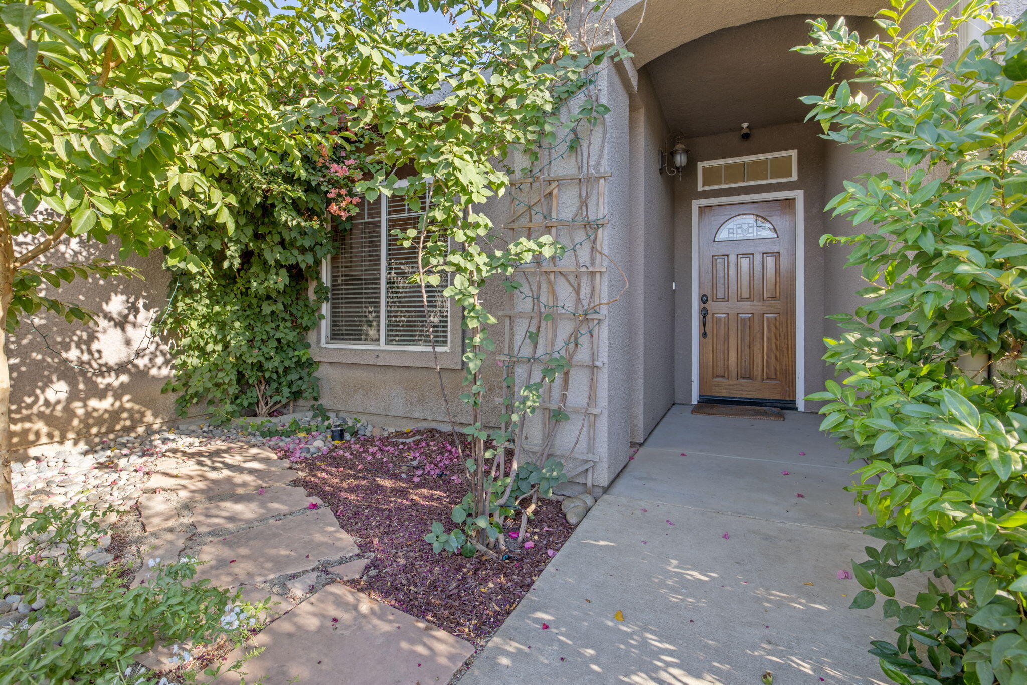 517 Yokut Ct, Woodlake, CA 93286