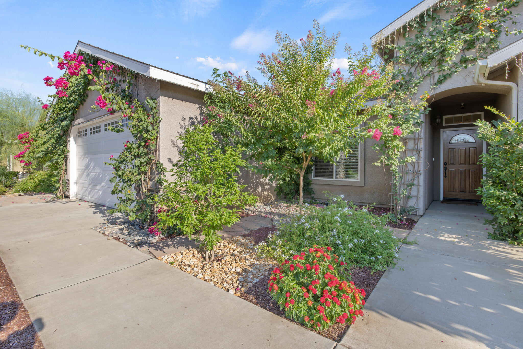 517 Yokut Ct, Woodlake, CA 93286