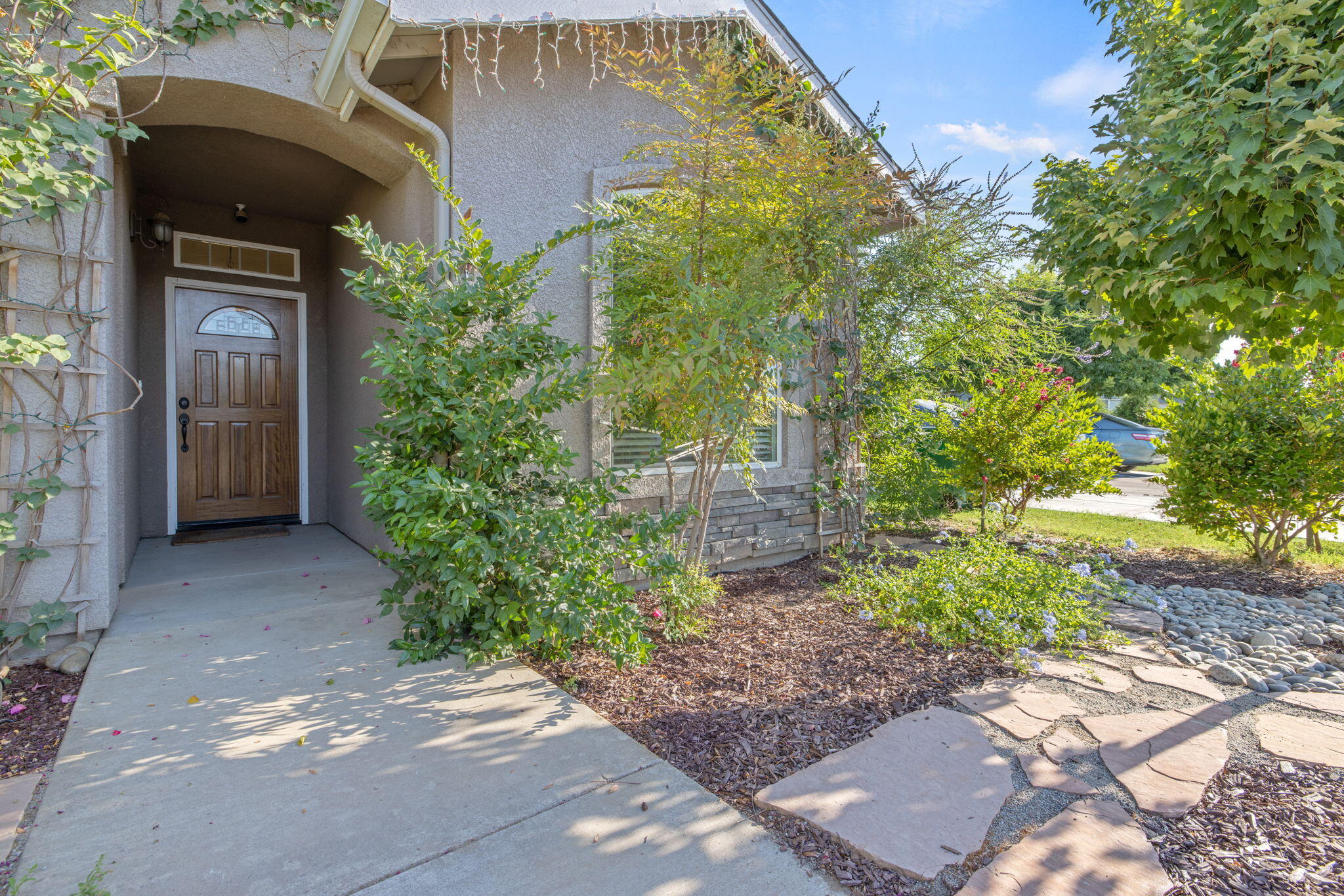 517 Yokut Ct, Woodlake, CA 93286