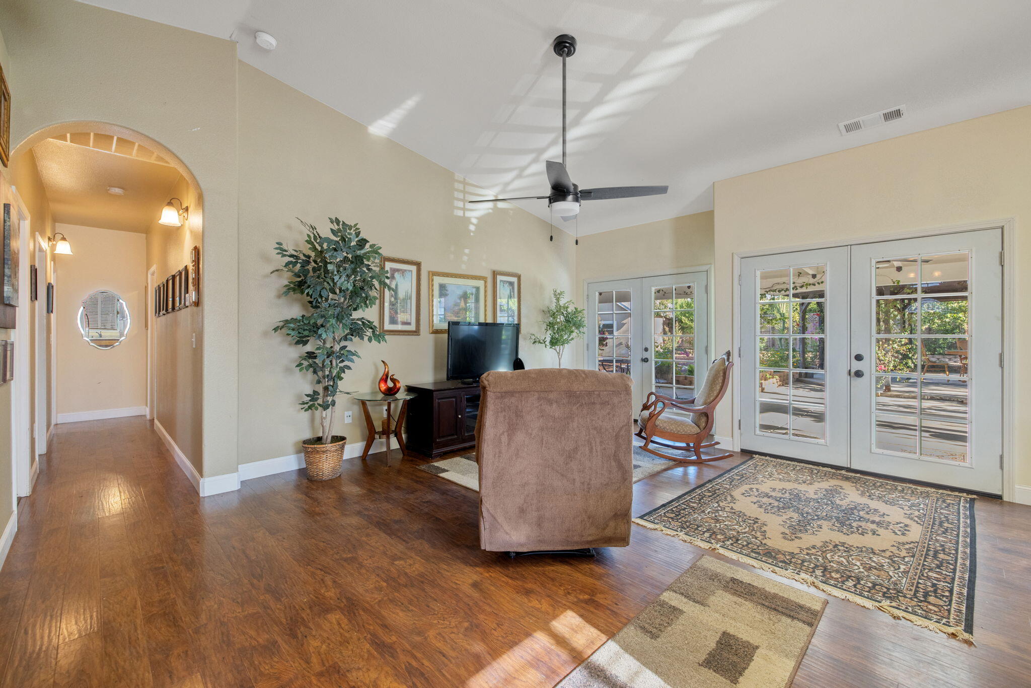 517 Yokut Ct, Woodlake, CA 93286