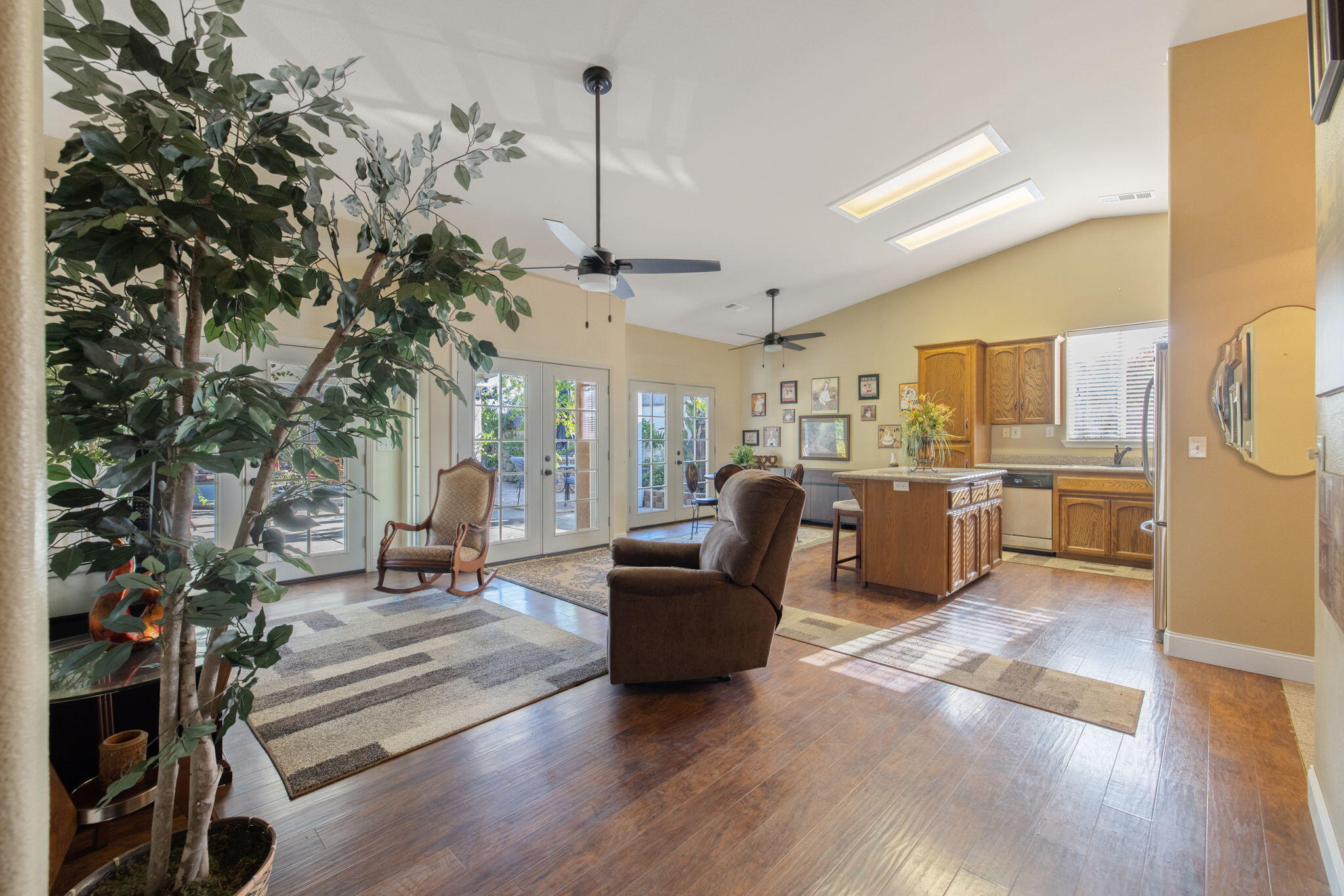 517 Yokut Ct, Woodlake, CA 93286