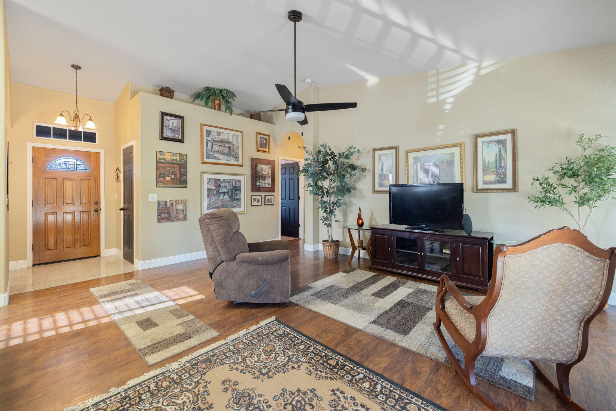 517 Yokut Ct, Woodlake, CA 93286