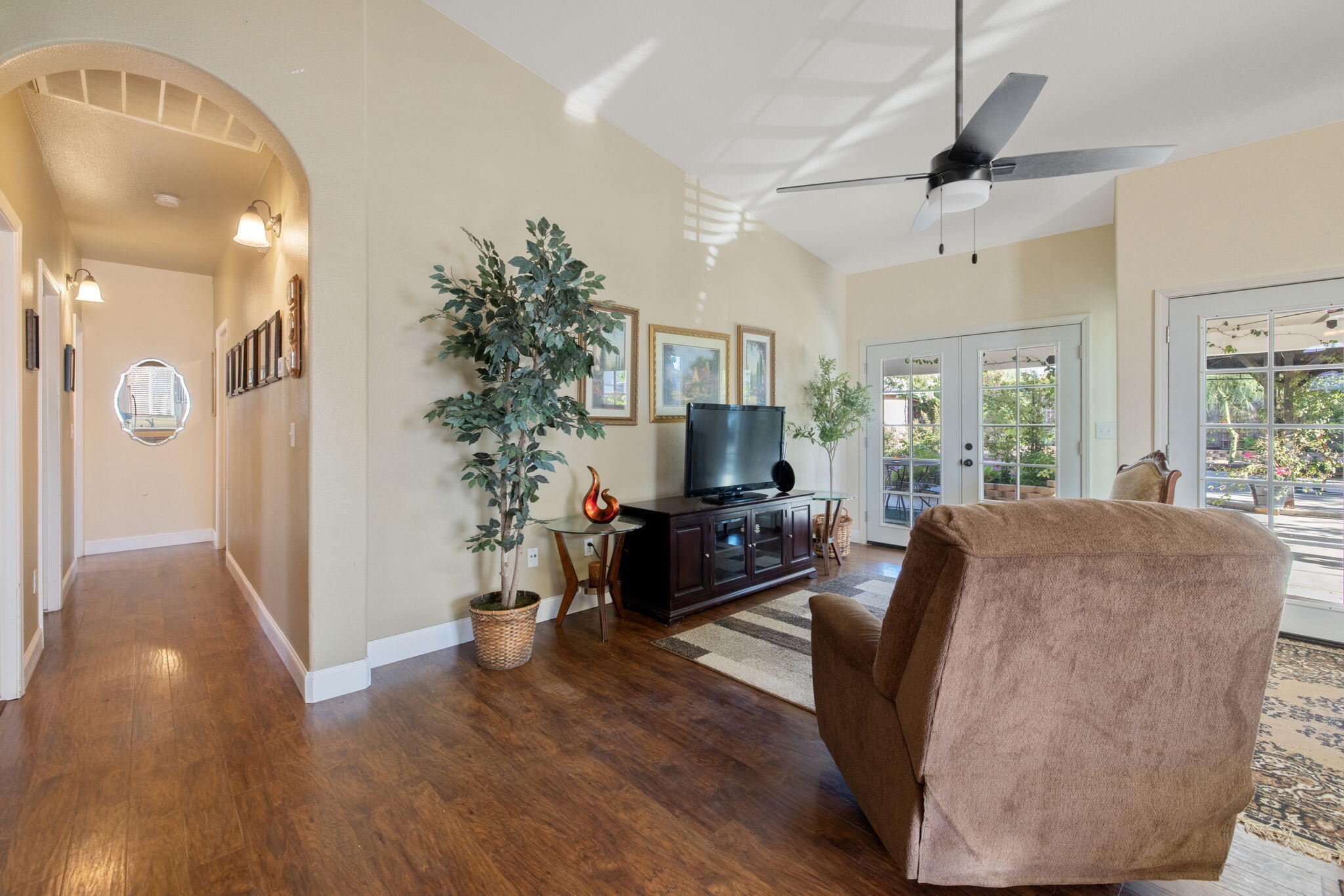 517 Yokut Ct, Woodlake, CA 93286