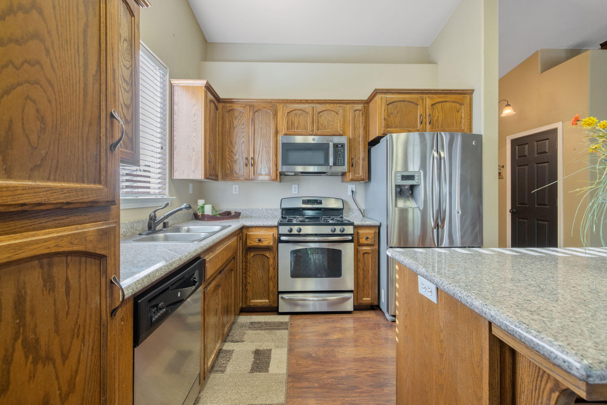 517 Yokut Ct, Woodlake, CA 93286