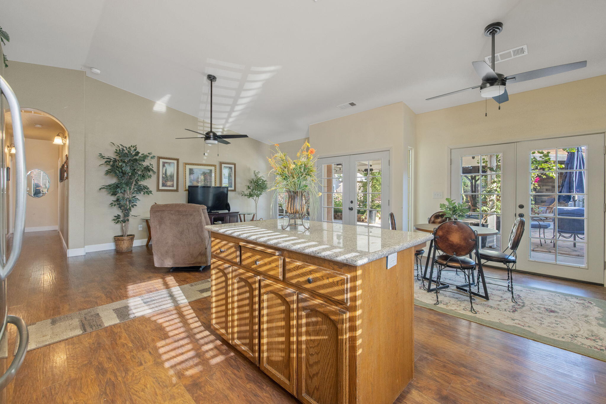 517 Yokut Ct, Woodlake, CA 93286
