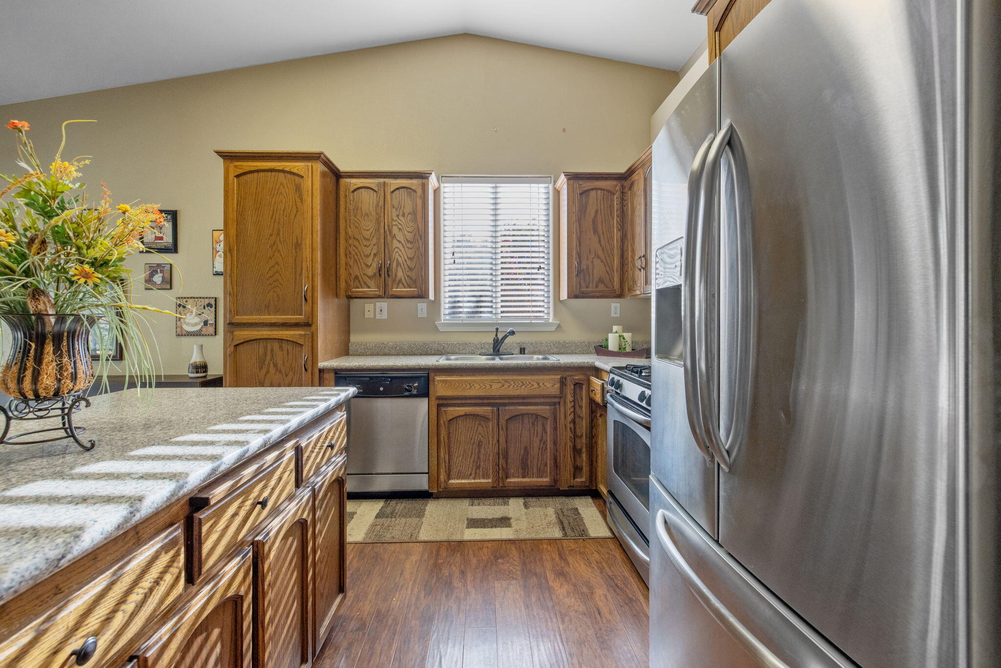 517 Yokut Ct, Woodlake, CA 93286
