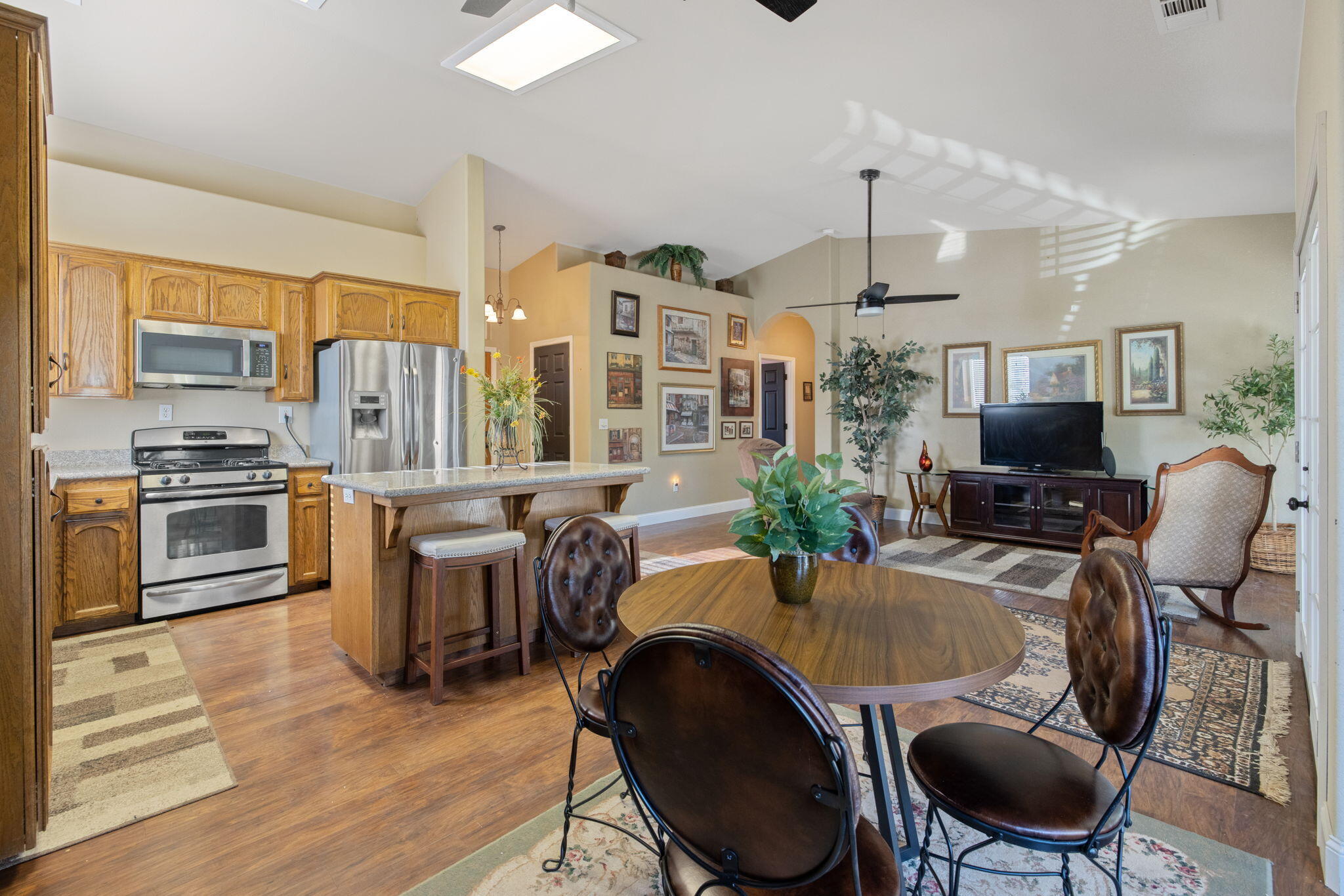 517 Yokut Ct, Woodlake, CA 93286