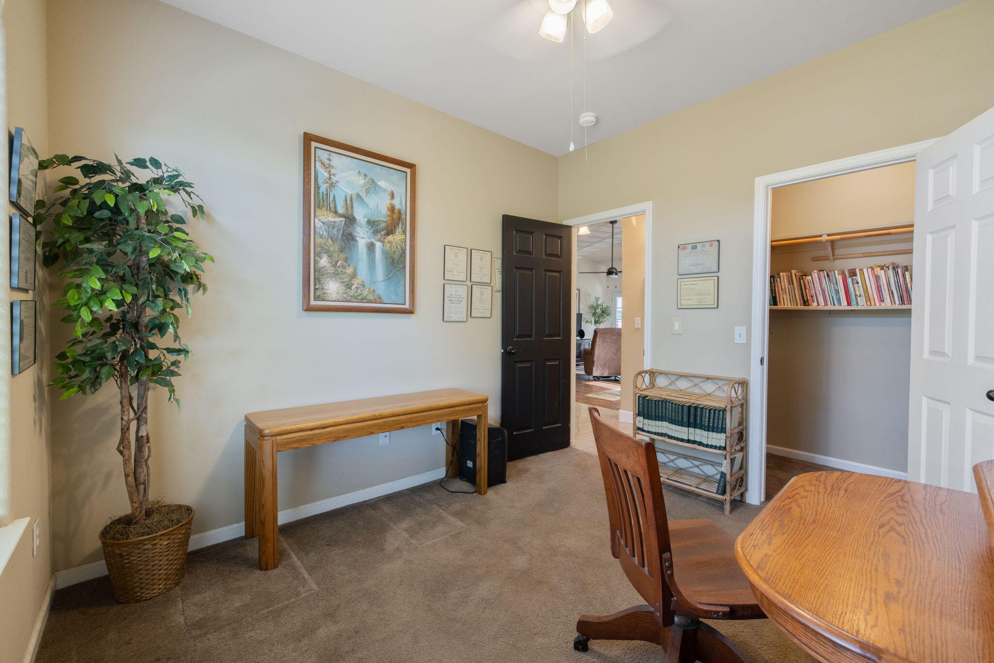 517 Yokut Ct, Woodlake, CA 93286