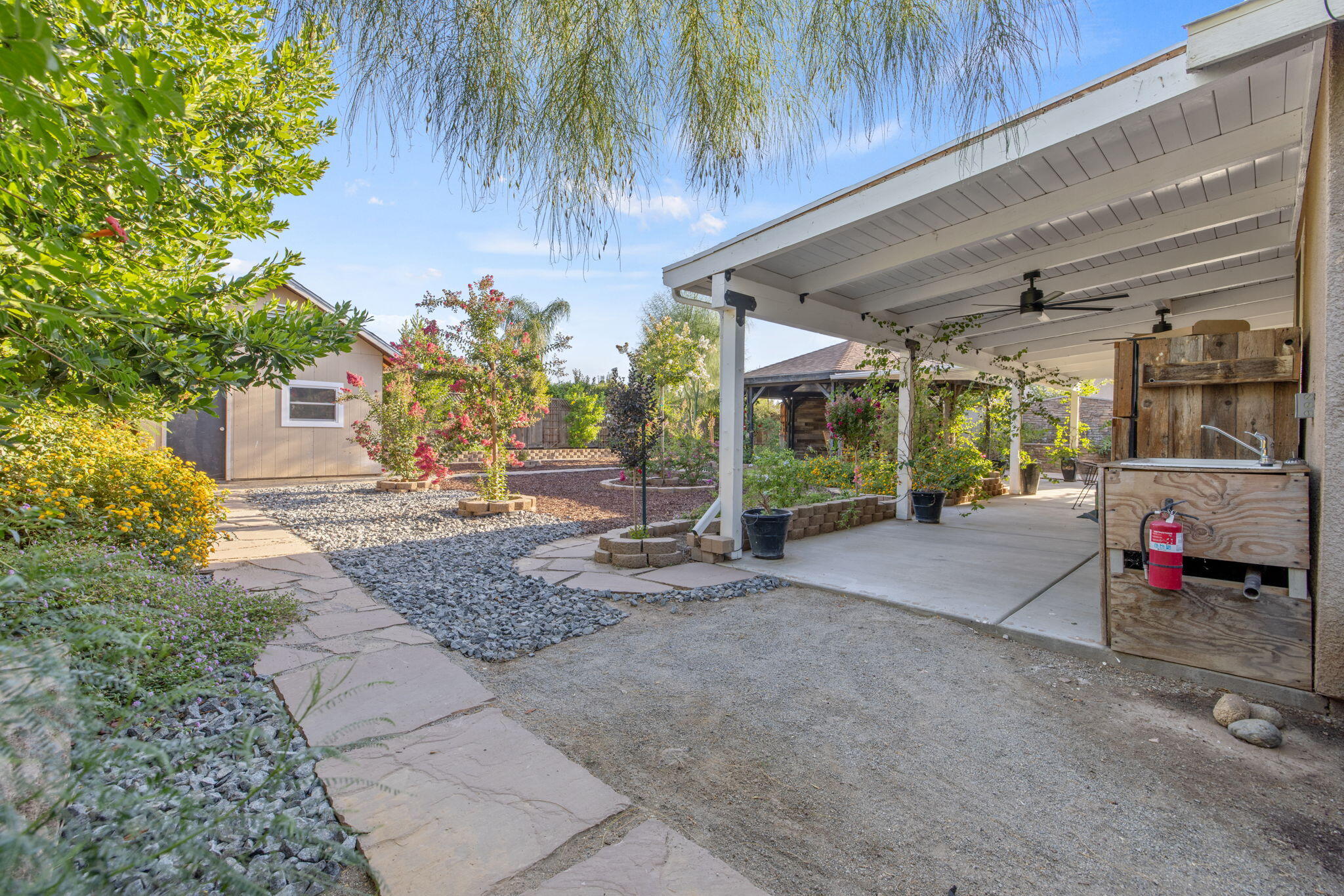 517 Yokut Ct, Woodlake, CA 93286
