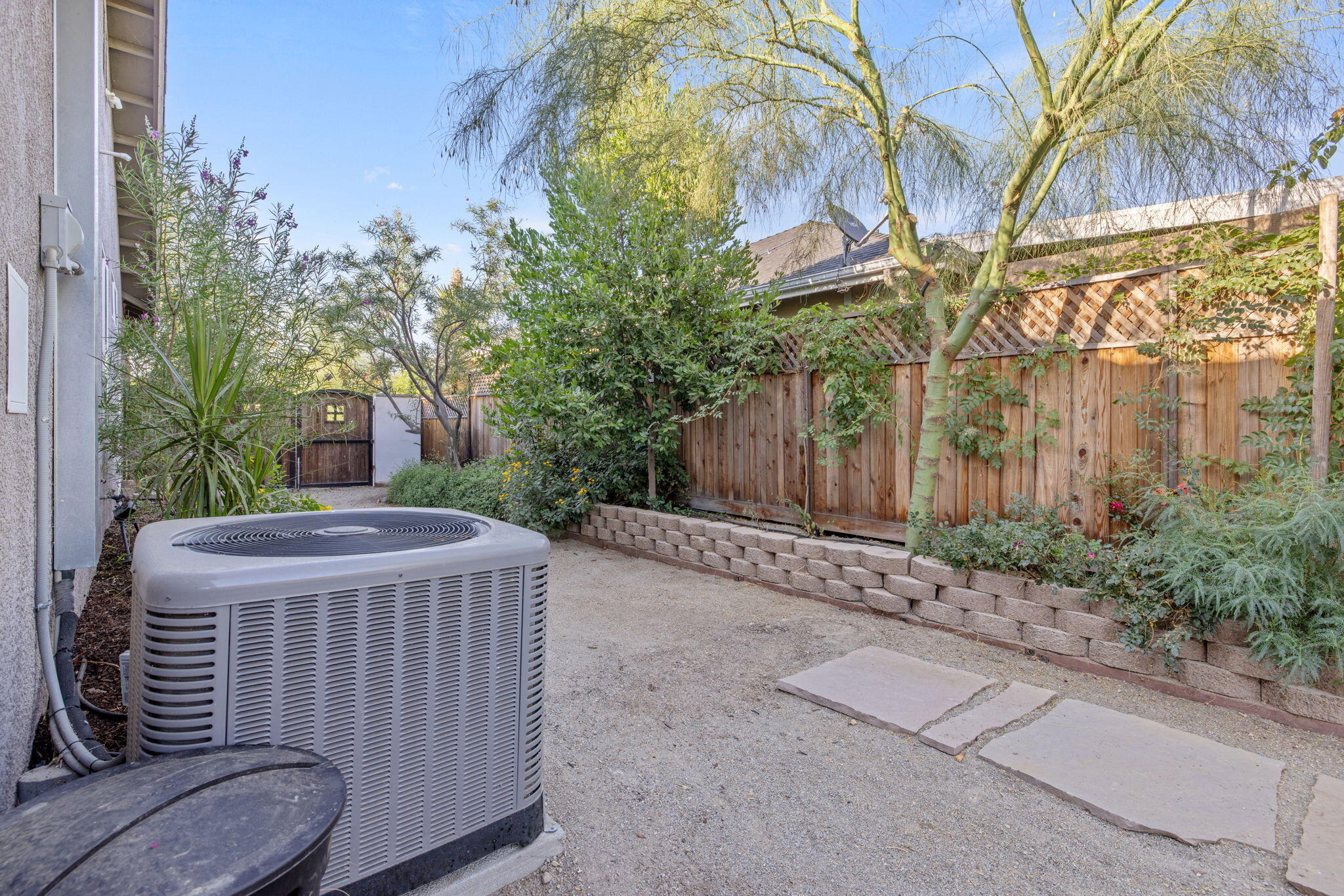 517 Yokut Ct, Woodlake, CA 93286