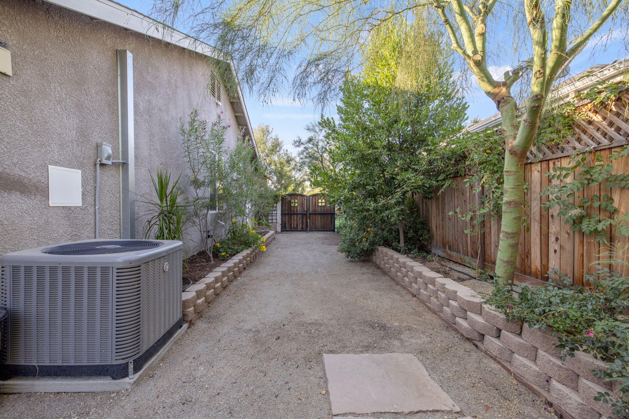 517 Yokut Ct, Woodlake, CA 93286