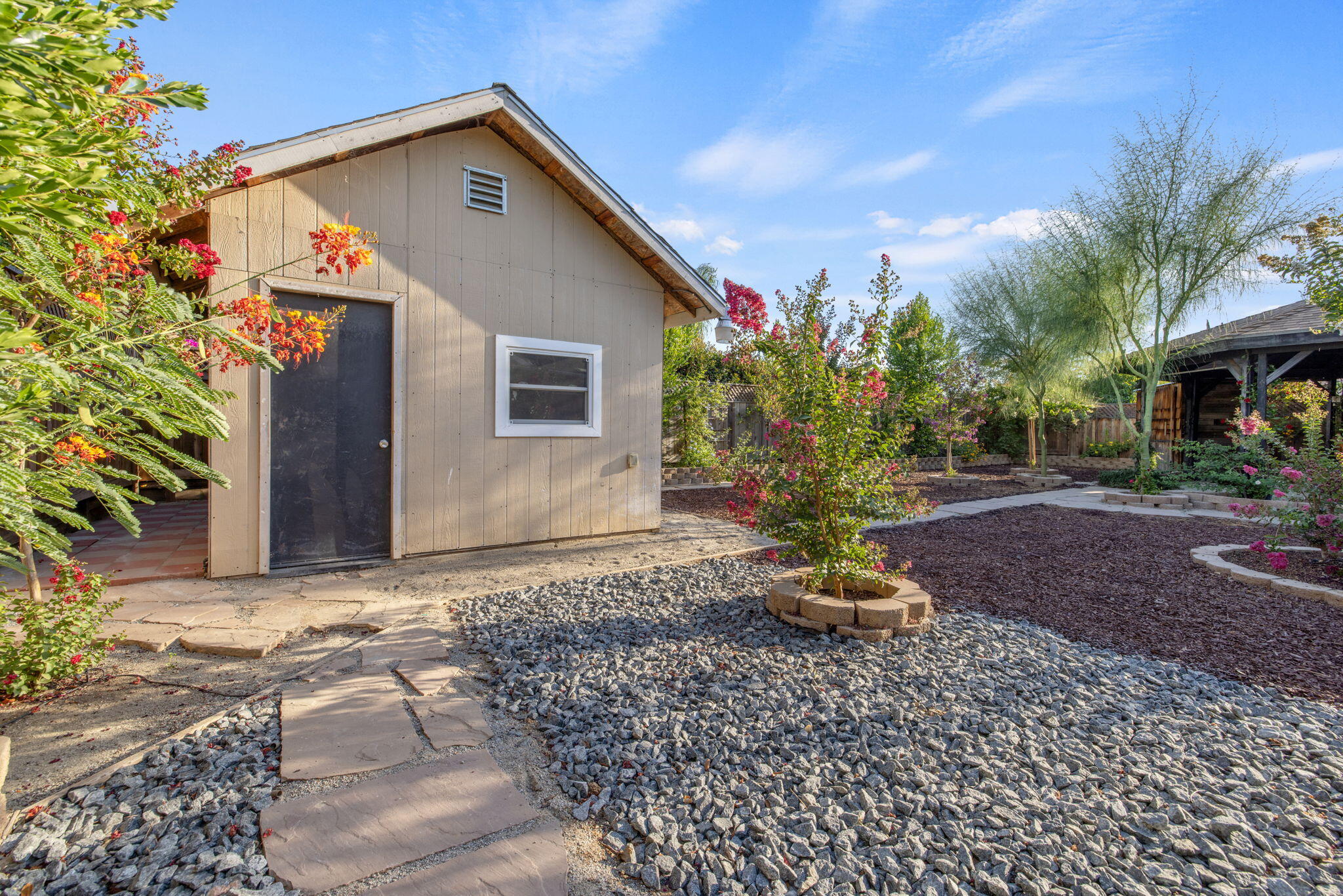 517 Yokut Ct, Woodlake, CA 93286