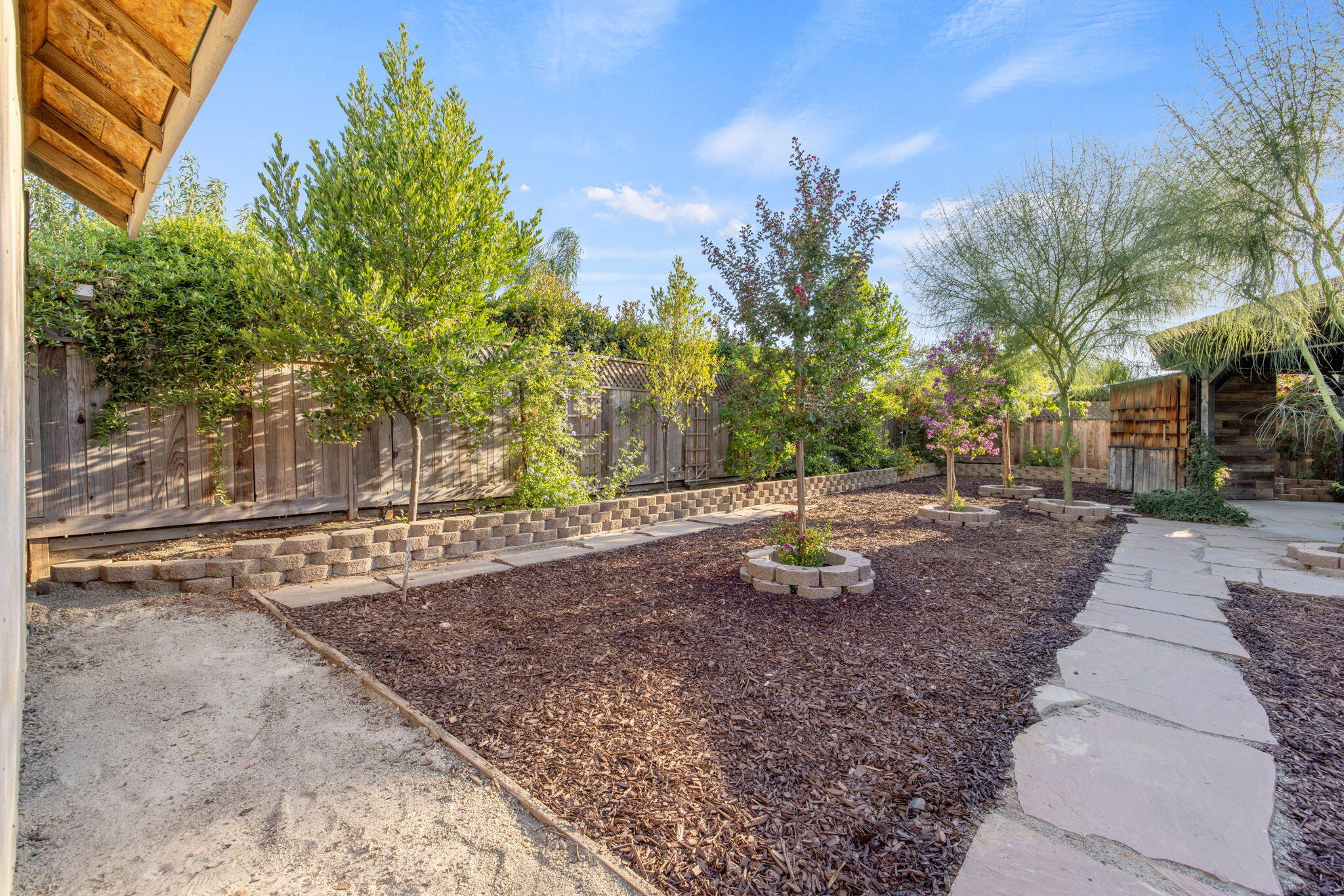 517 Yokut Ct, Woodlake, CA 93286