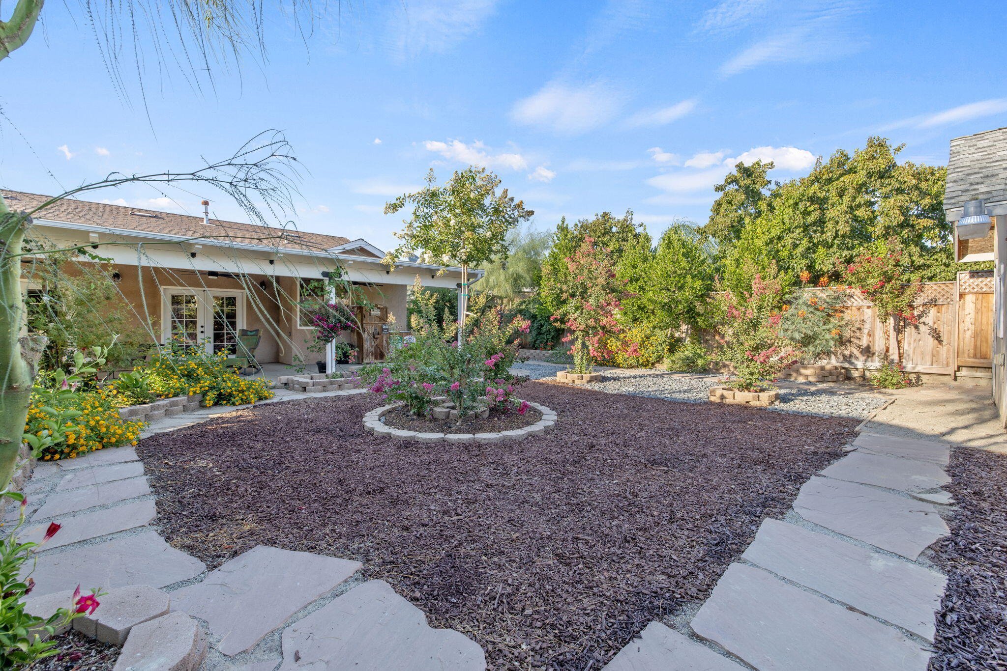 517 Yokut Ct, Woodlake, CA 93286
