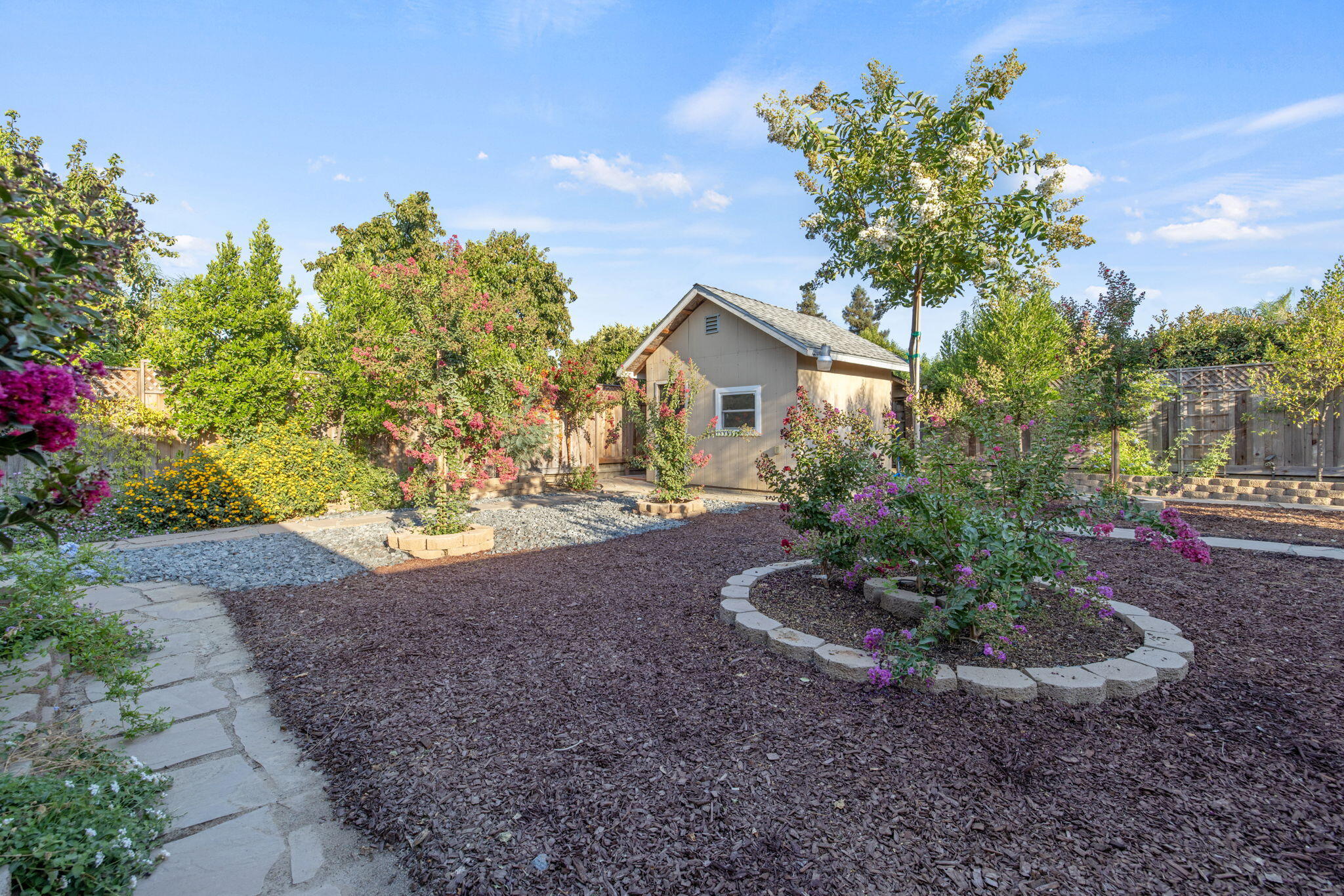 517 Yokut Ct, Woodlake, CA 93286