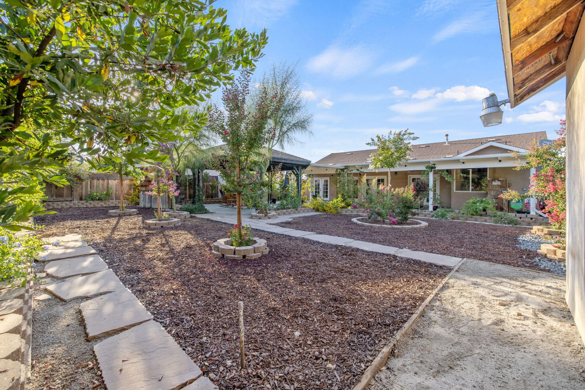 517 Yokut Ct, Woodlake, CA 93286