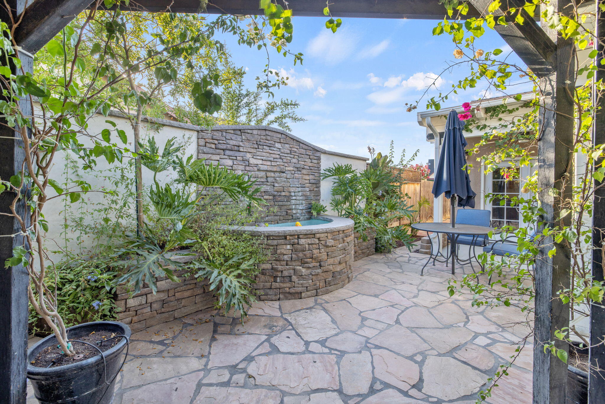 517 Yokut Ct, Woodlake, CA 93286