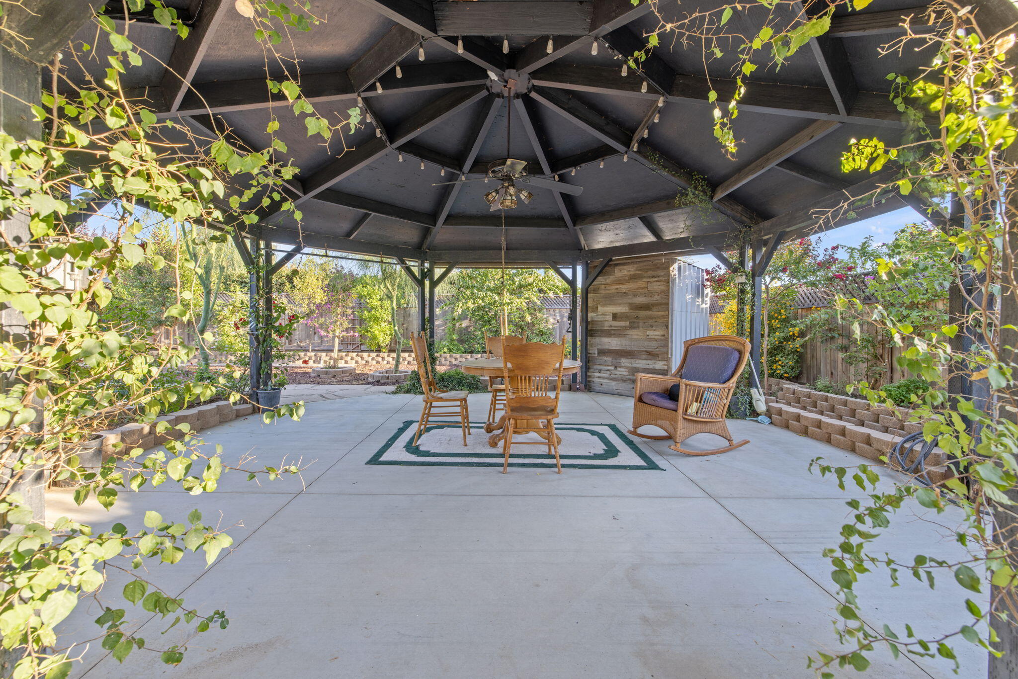 517 Yokut Ct, Woodlake, CA 93286