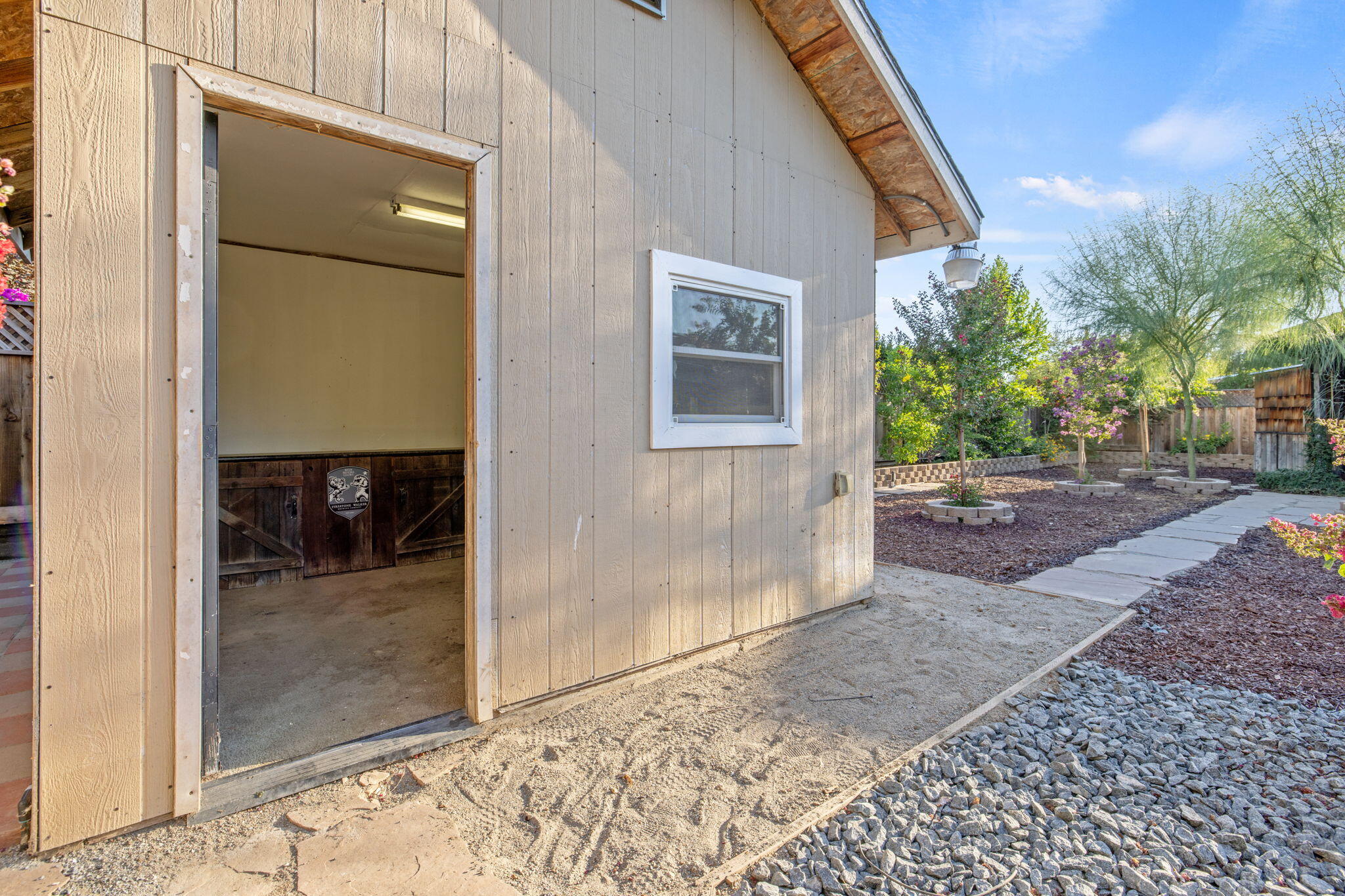 517 Yokut Ct, Woodlake, CA 93286
